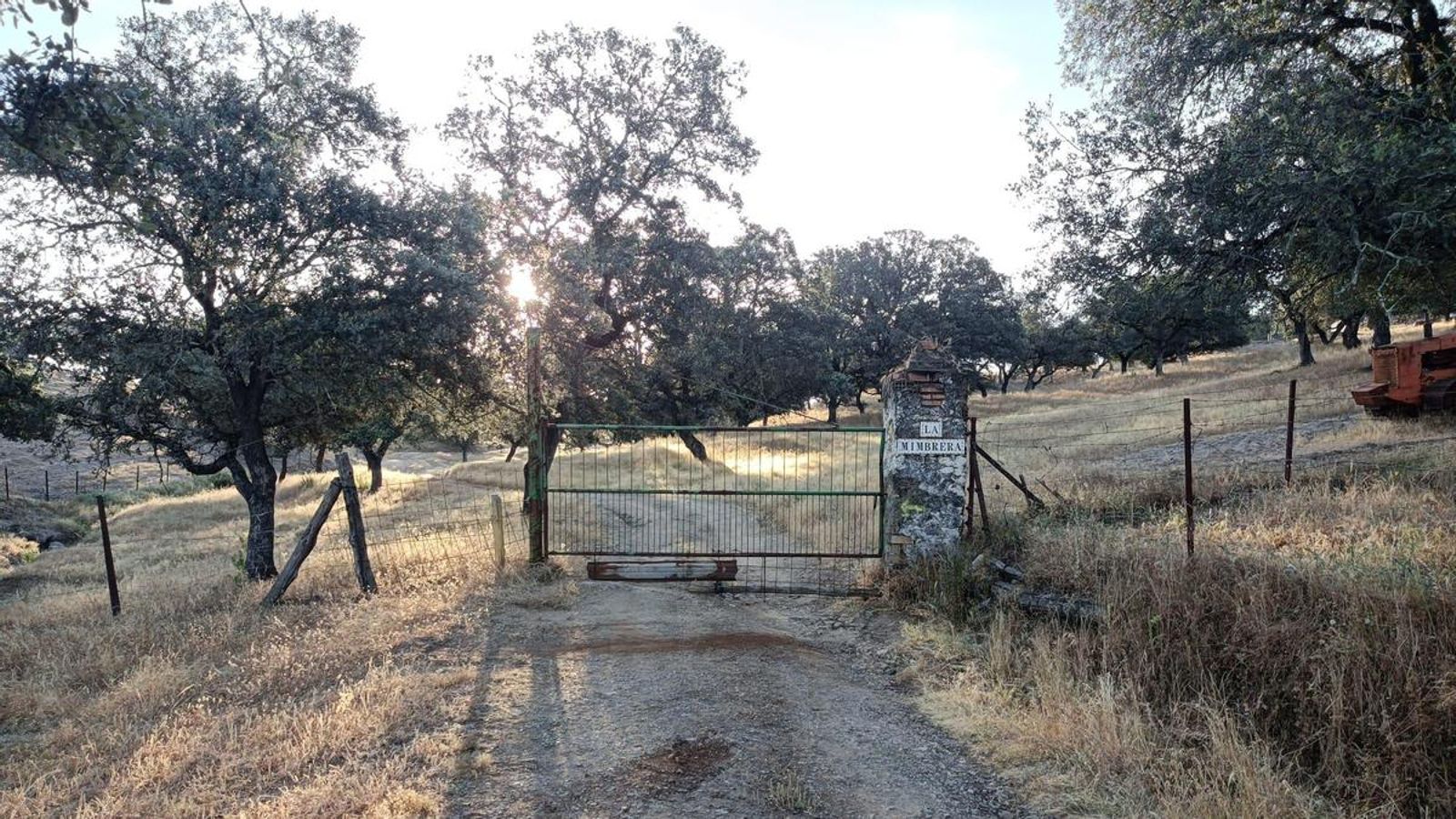 Entrada a la finca de La Mimbrera.