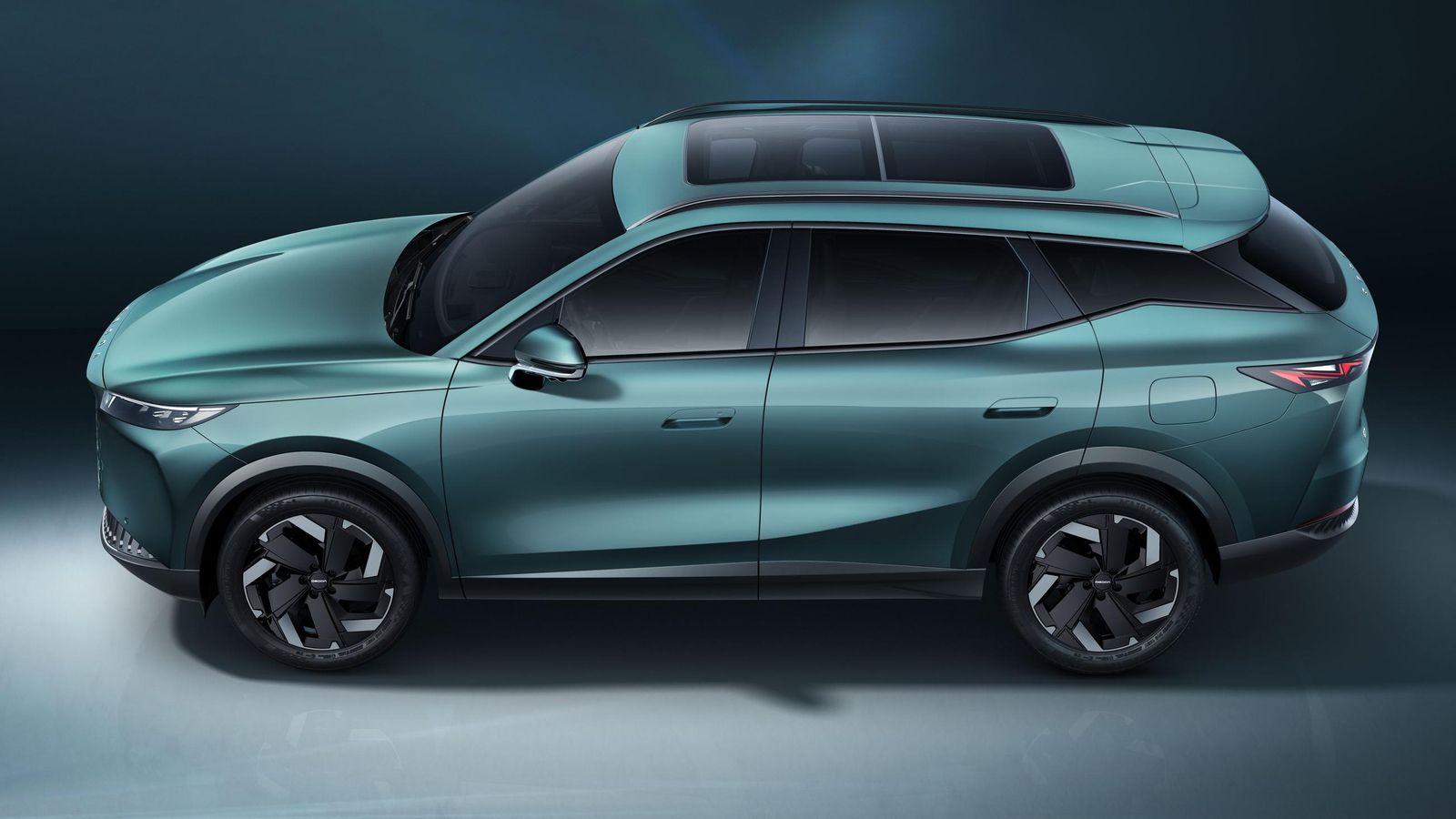 Entre los posibles rivales del Omoda 7 SHS estarían SUV como el Toyota Rav4, Renault Rafale, Mitsubishi Outlander o Mazda CX-60.