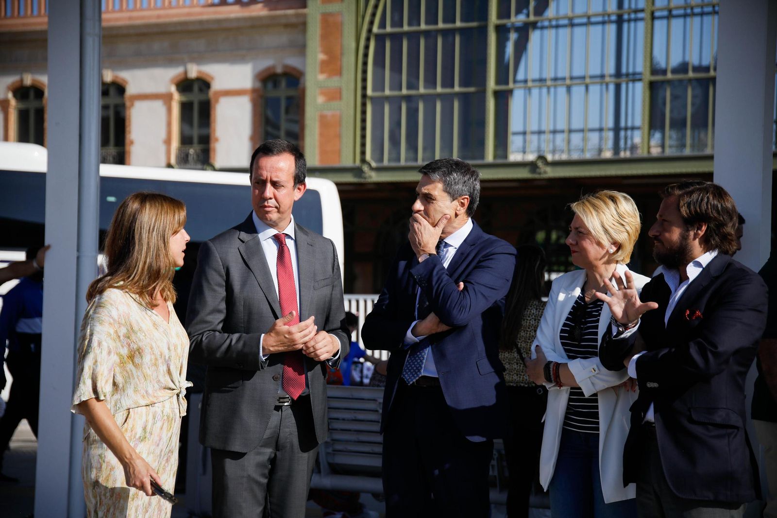 El delegado del Gobierno, Pedro Fernández, visita la estación histórica de Renfe en Almería, en imágenes