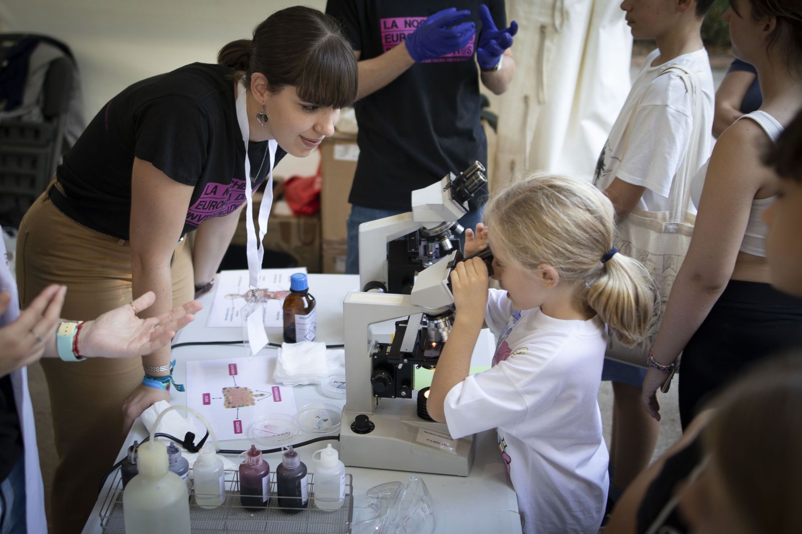 Así ha sido la Noche de los investigadores en Granada
