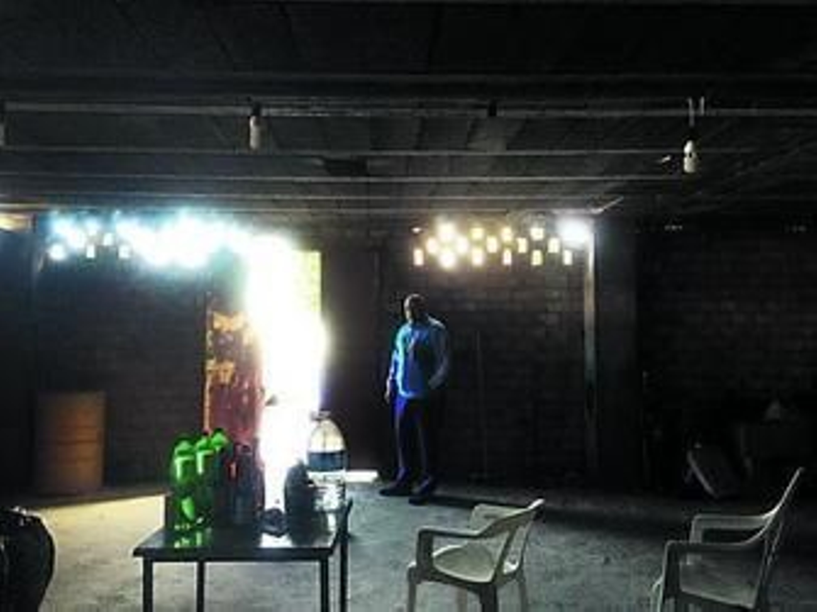 Sistema de recompensas. El alcalareño posee un local en propiedad, pero su interior está sin reformar, en bruto. Al buscar financiación, no encontró ayudas ni públicas ni de instituciones privadas por lo que decidió crear una campaña de 'crowdfunding' a través de la plataforma Lánzanos. Aquellos que apoyen la causa con un mínimo de 5 euros serán recompensados con desayunos y tapas gratuitas en la Taberna del Colorao.