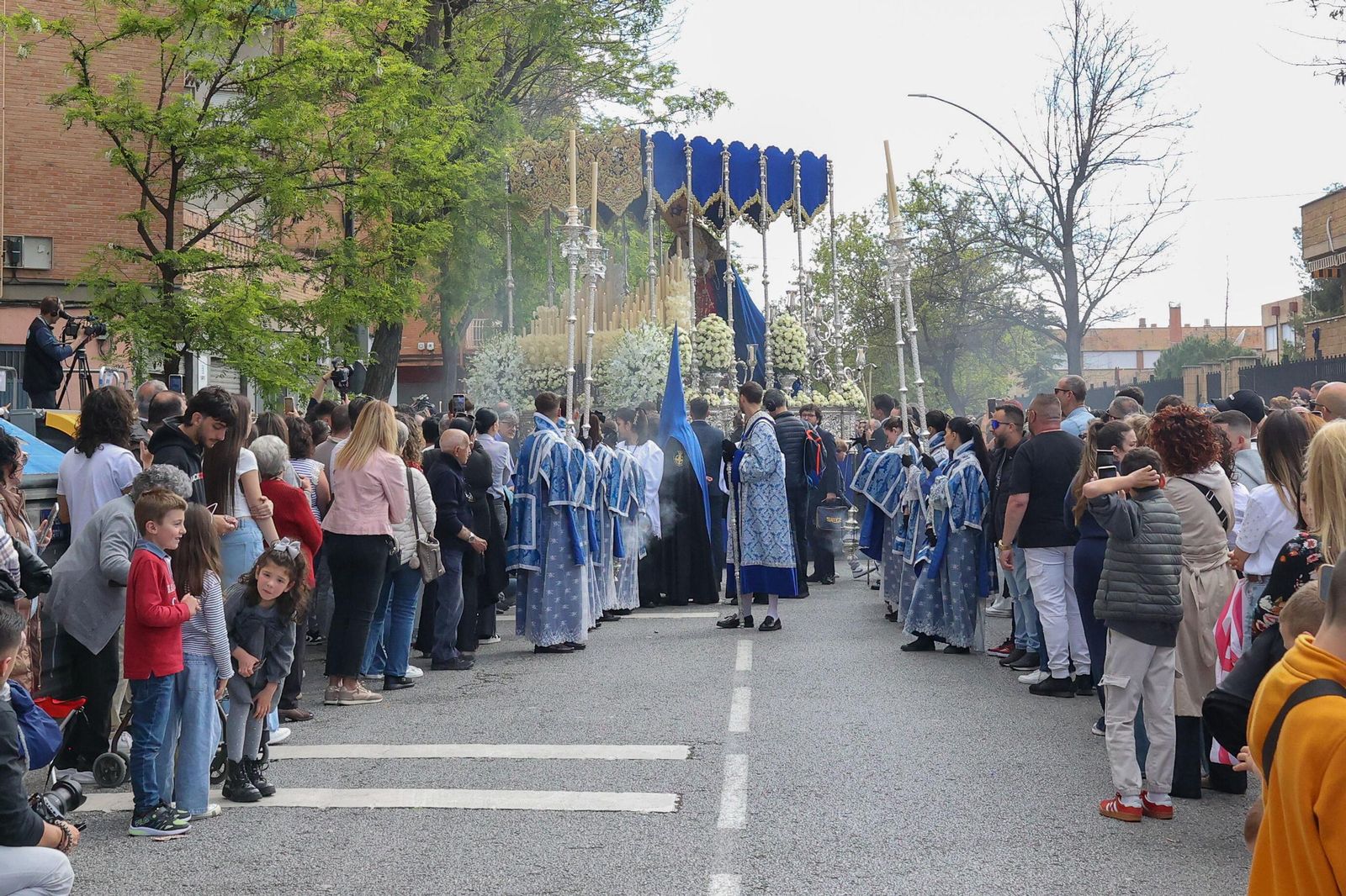 Así vivió Granada la salida de la Hermandad de los Salesianos 2025