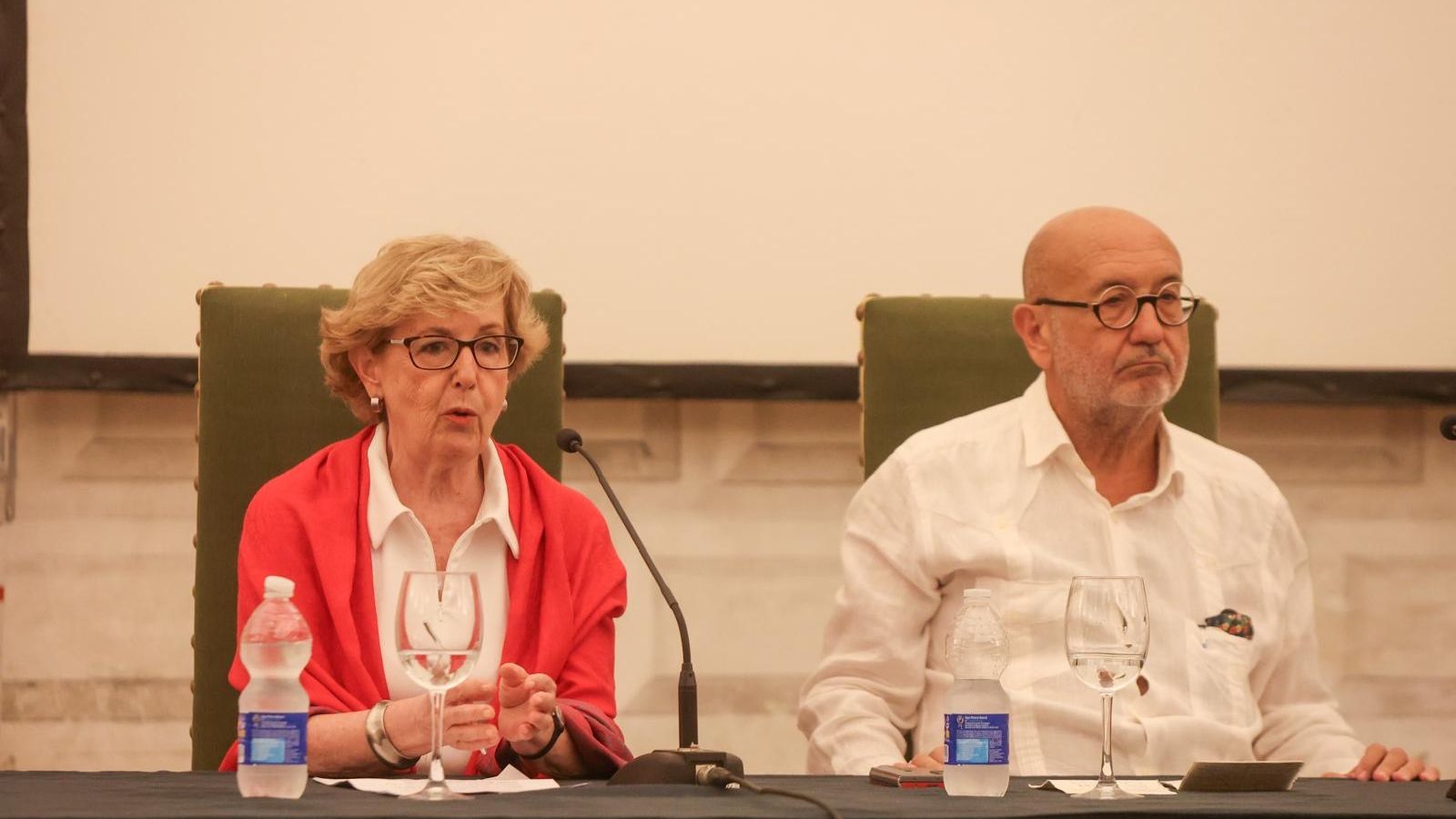 La profesora María Fernanda Pita y el catedrático Manuel J. Marchena, durante el acto de presentación del libro.