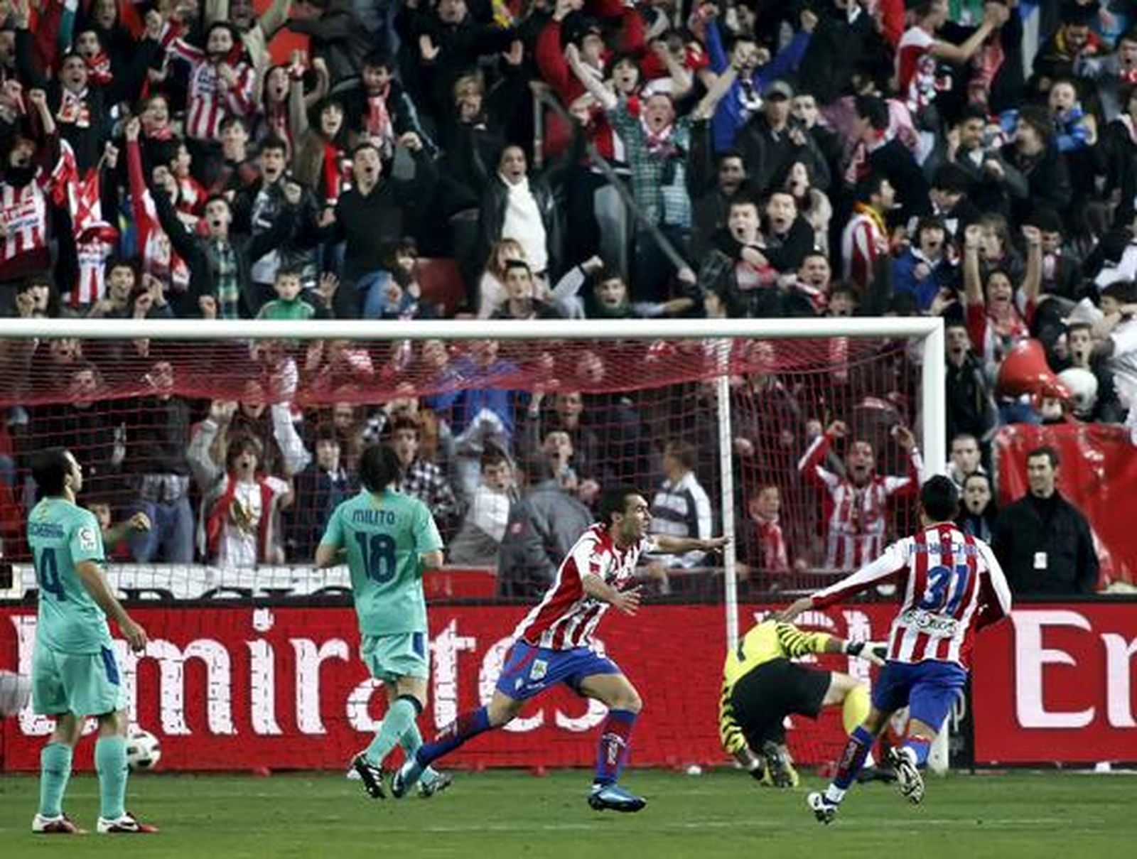 El Sporting frena al Barcelona tras 16 partidos seguidos ganando. / EFE