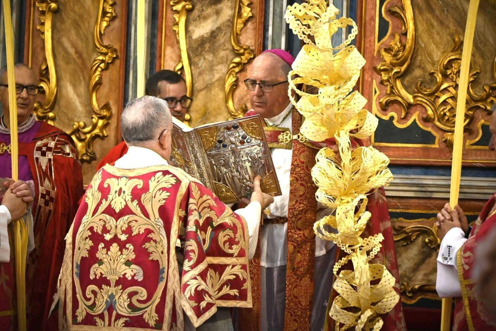 Misa y procesión de Palmas del Domingo de Ramos de Huelva en imágenes