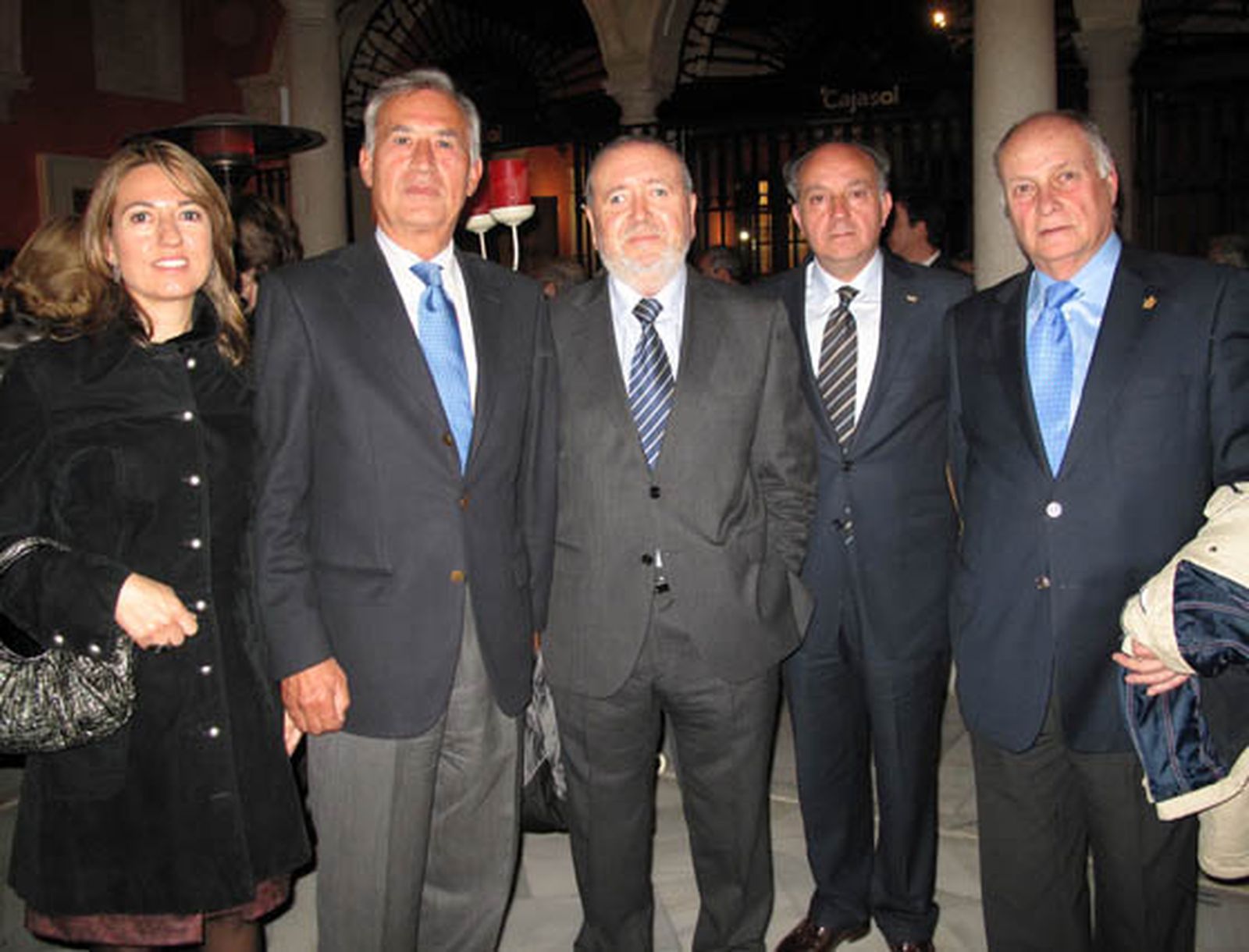 Laura López de la Cruz, Juan José López Garzón, Antonio Rodríguez Galindo, alcaide del Álcazar, Antonio María González-Pacheco, presidente de la Orden de San Clemente, y Antonio Rodríguez de la Borbolla, presidente del Círculo de Labradores.

Foto: Victoria Ramirez