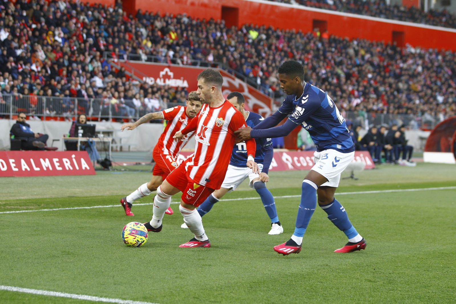 Imágenes del partido de fútbol U.D. Almería-Real Betis Balompié