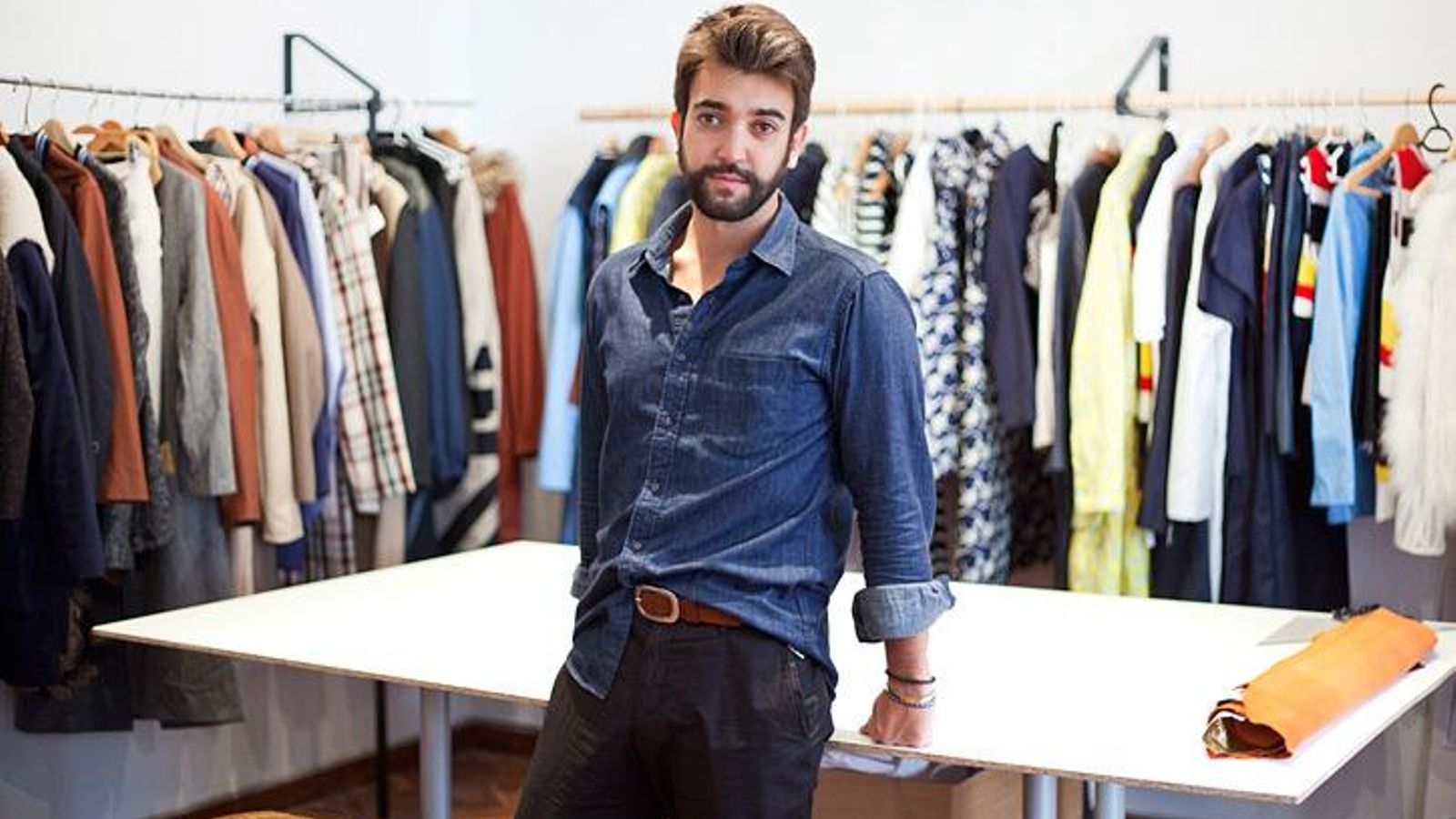 El mallorquín Pablo Erroz, quien desfila por primera vez con las firmas consagradas en la pasarela madrileña.