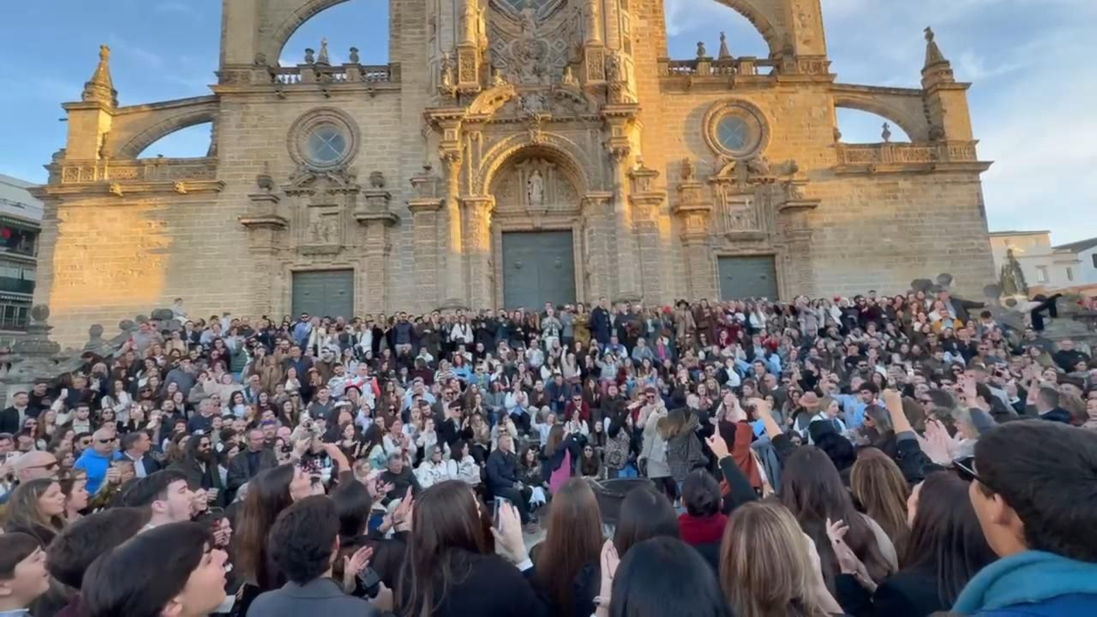Multitudinaria zambomba de la Viga en el Reducto de la Catedral de Jerez