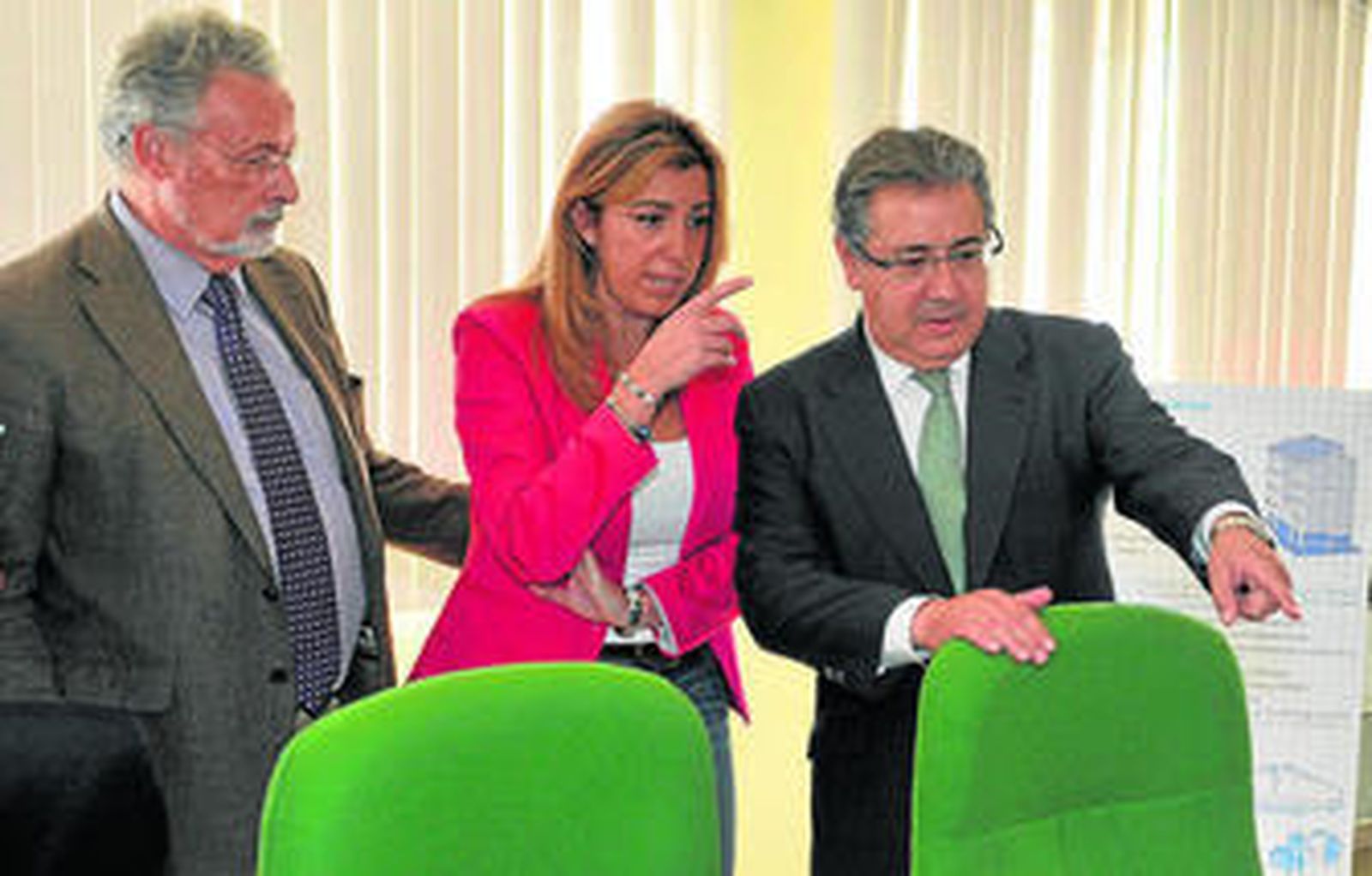 Jesús Maeztu, Susana Díaz y Juan Ignacio Zoido, ayer en el centro cívico El Esqueleto.