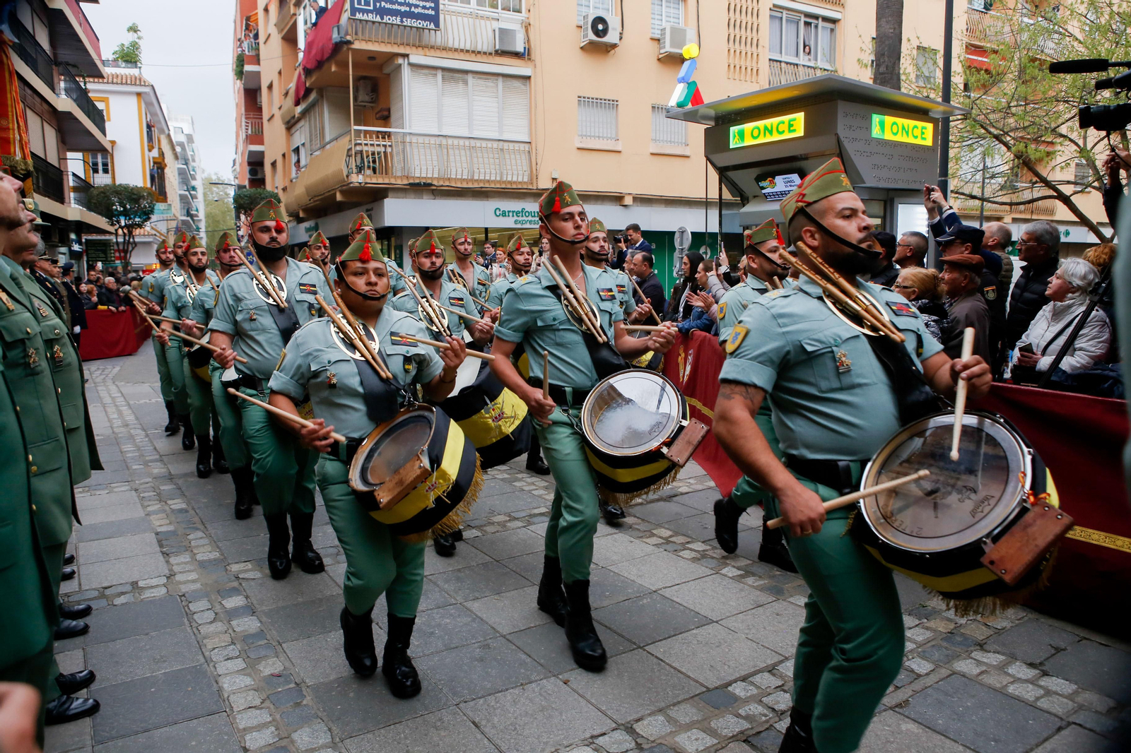 Fotos del Lunes Santo en Algeciras: Desfile de la Legión