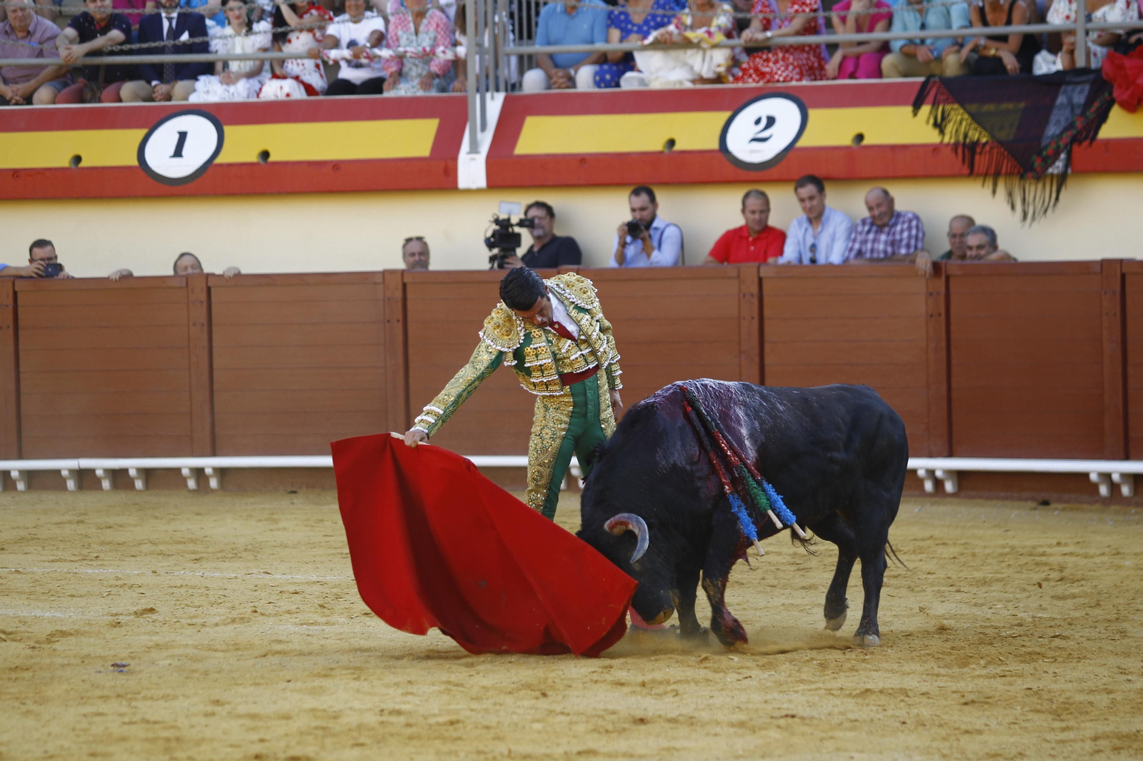 Imágenes de la corrida de toros de la Feria de Vera, con Morante de la Puebla, Emilio de Justo y Pablo Aguado