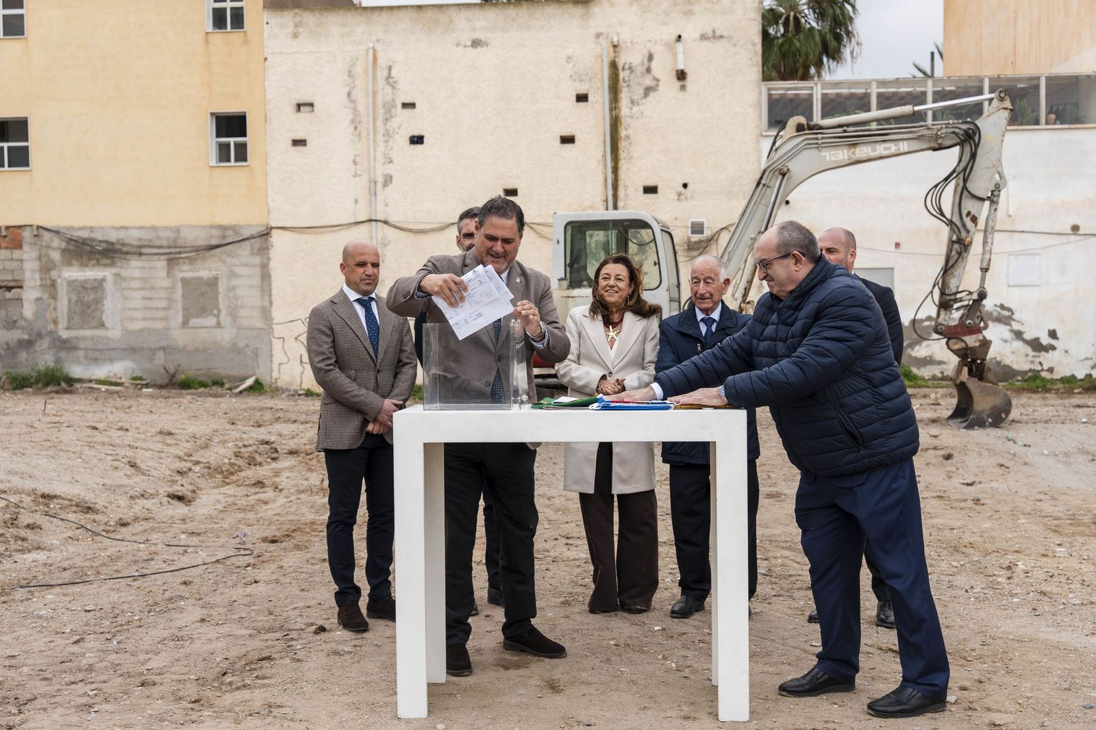 Las mejores imágenes de la colocación de la primera piedra del nuevo IES Las Marinas de Roquetas