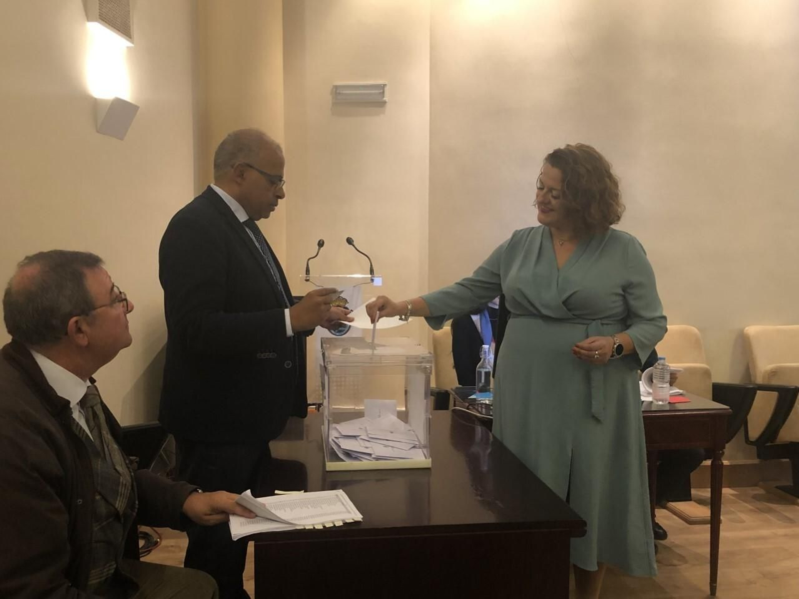 La candidata a decana Rosalía Pascua Ponce