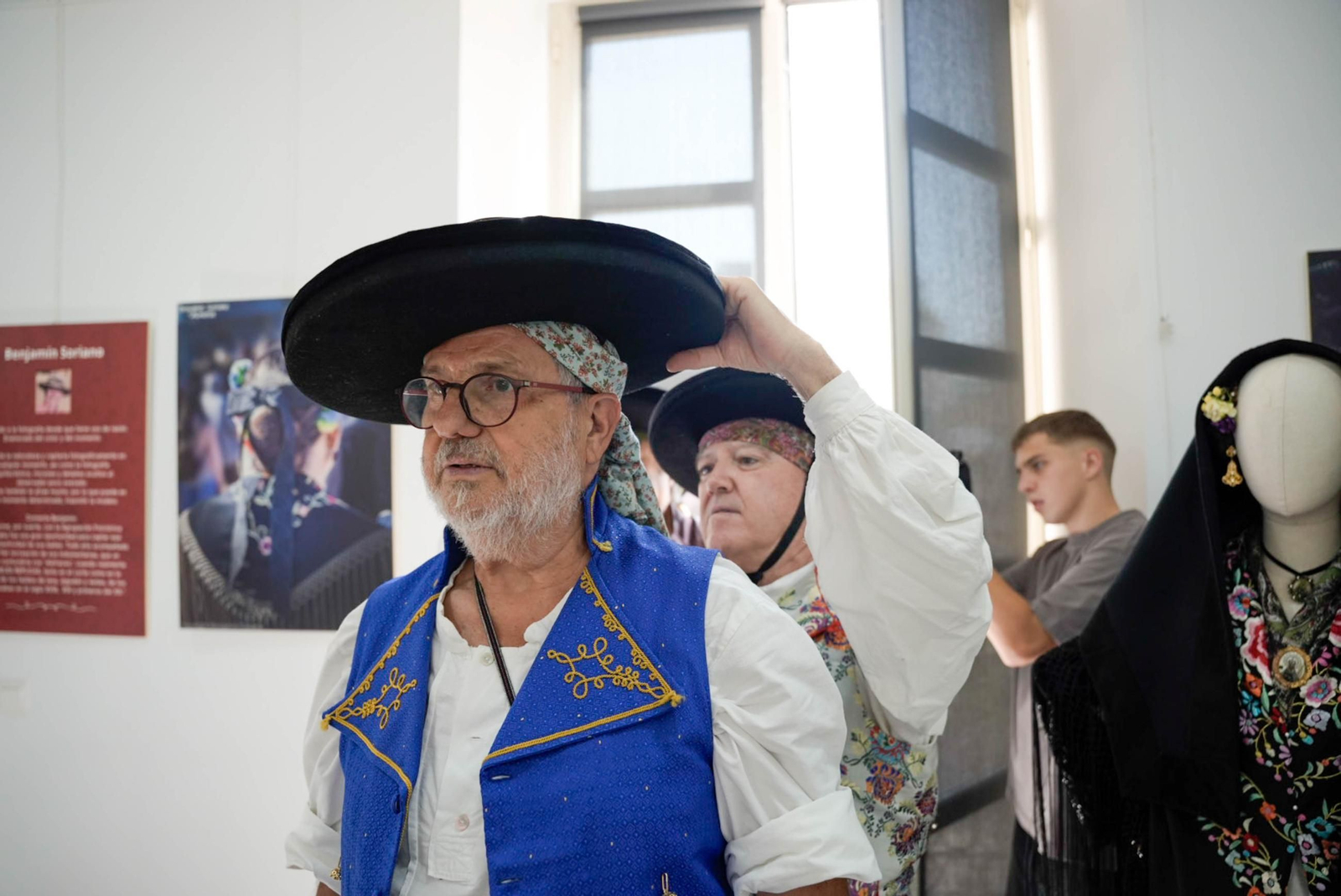 Las mejores imágenes de la exposición "Almería viste de historia su feria"