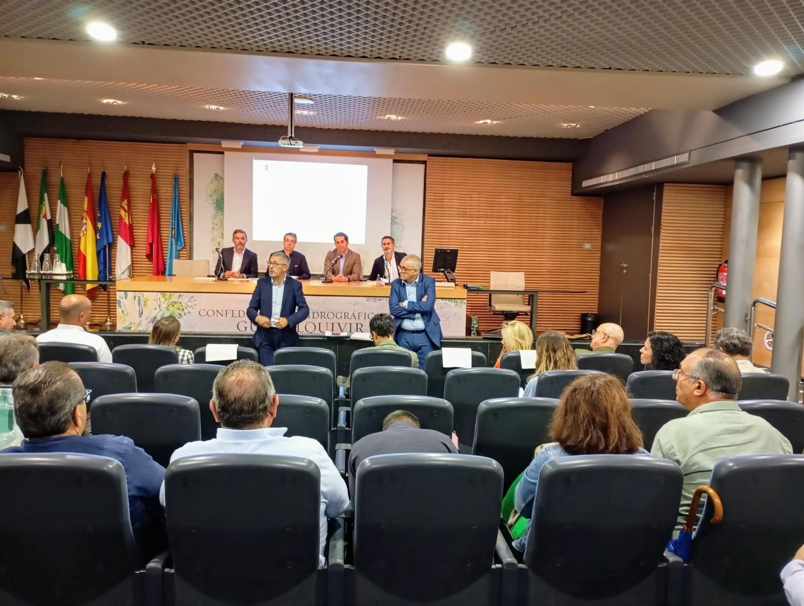 El presidente de la CHG, Joaquín Páez, y el secretario de Estado de Medio Ambiente, Hugo Morán, en una reunión en septitmebre con las Cumas. El presidente de la CHG, Joaquín Páez, y el secretario de Estado de Medio Ambiente, Hugo Morán, en una reunión en septitmebre con las Cumas.