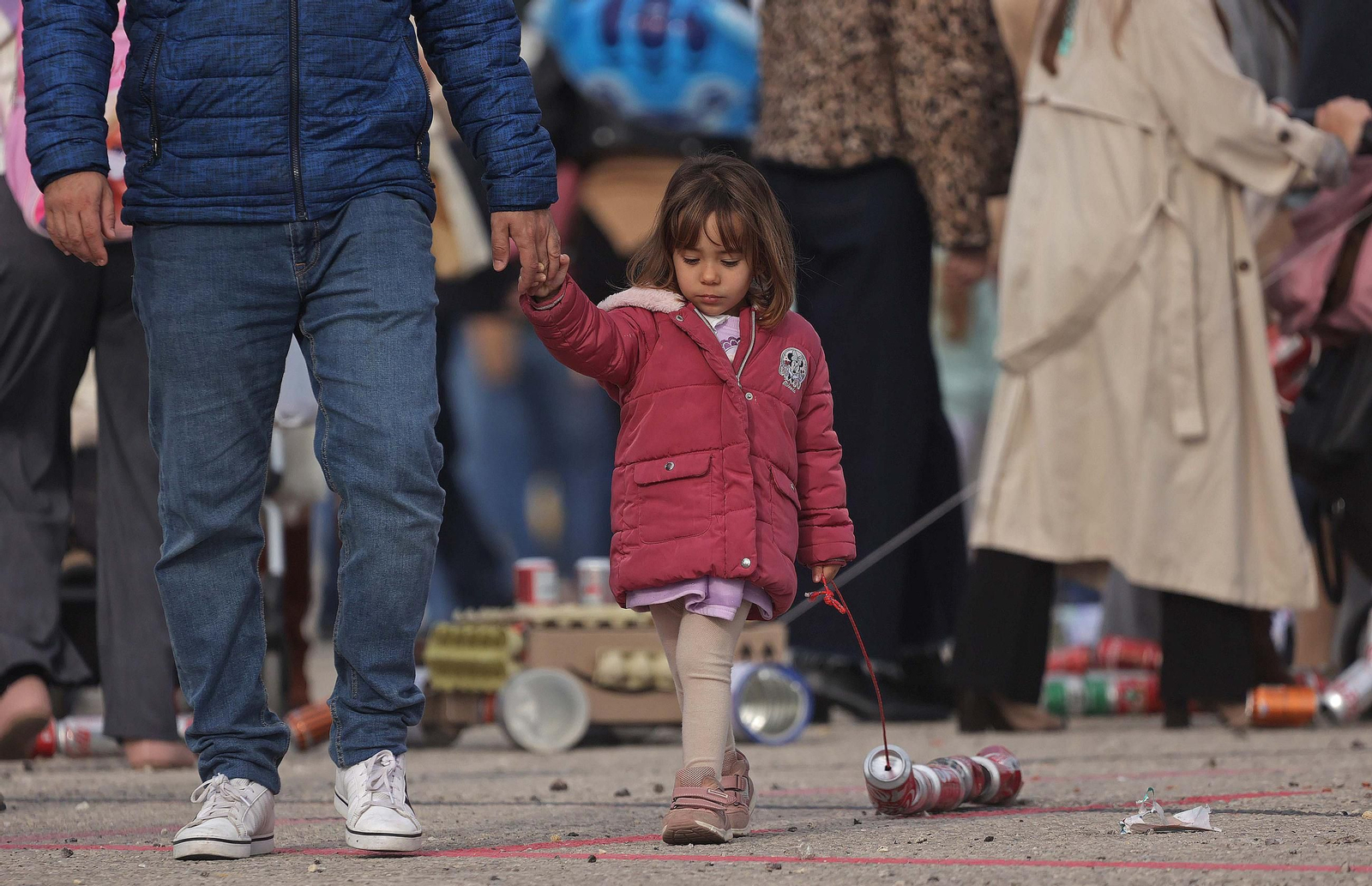 Búscate en las fotos del Arrastre de Latas 2025 en Algeciras
