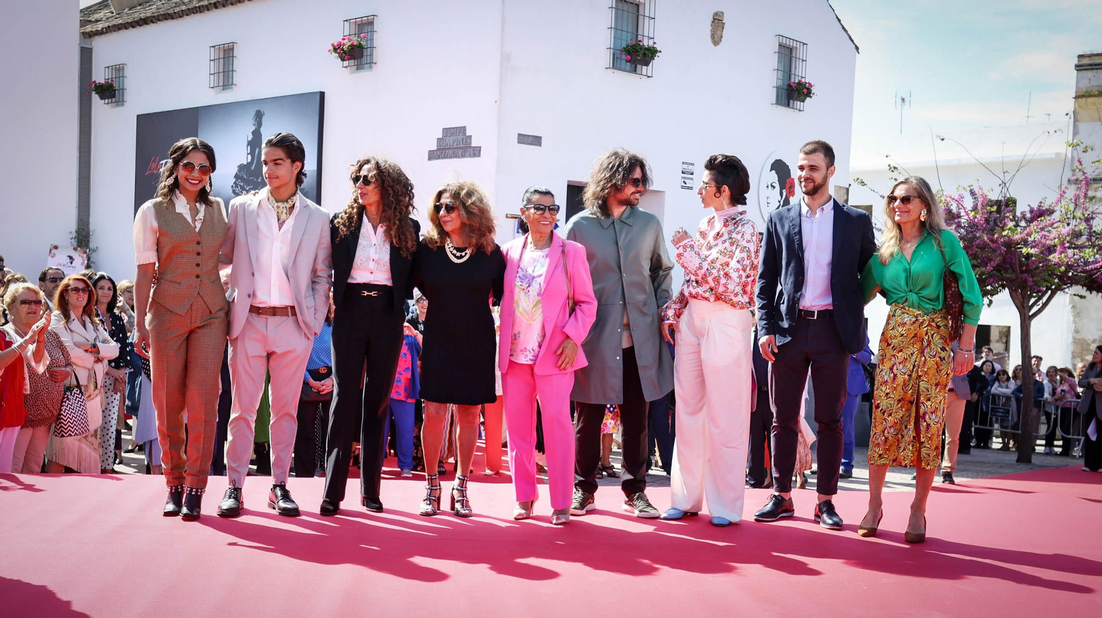 Toda la familia de Lola Flores y muchos famosos en Jerez en la inauguración de su Centro Cultural Toda la familia de Lola Flores y muchos famosos en Jerez en la inauguración de su Centro Cultural
