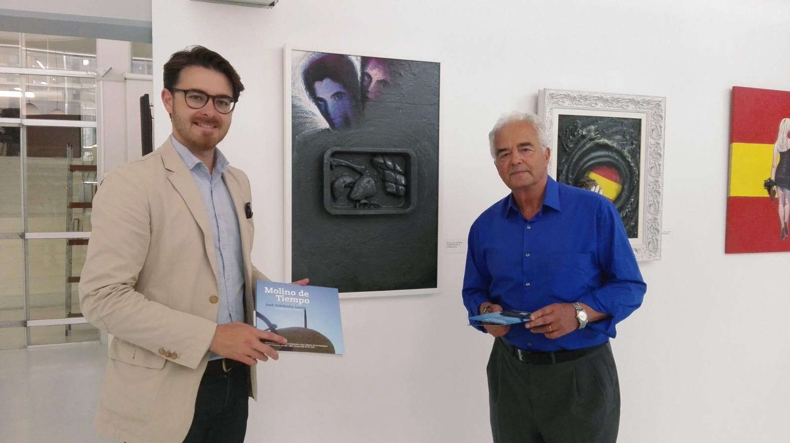 José Salobreña junto al delegado Guillermo Quero, en la inauguración.