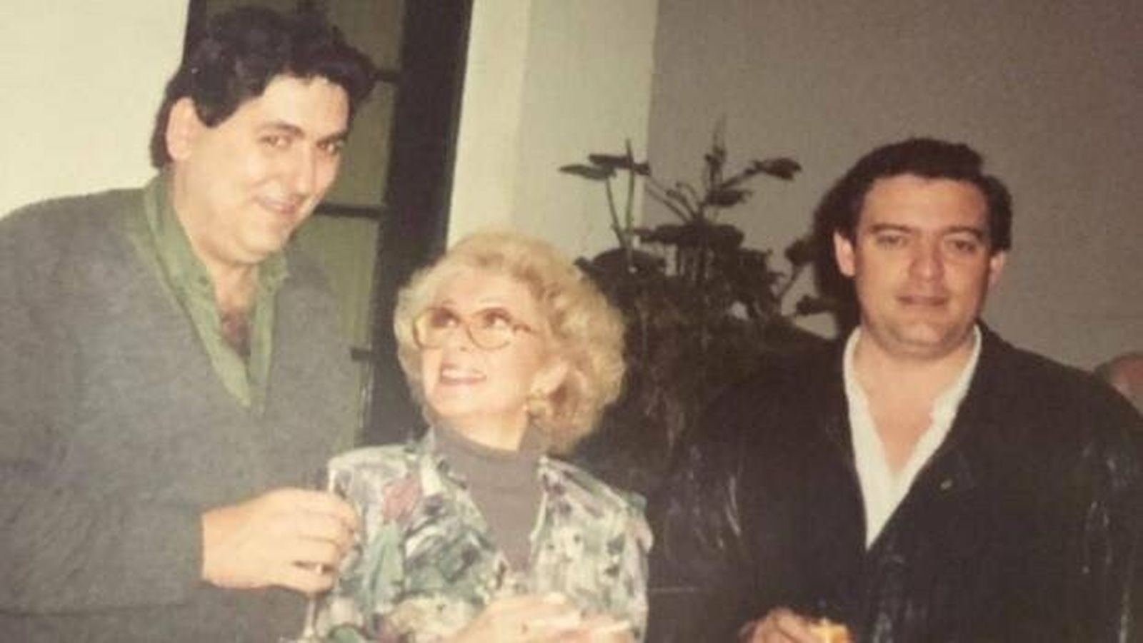 Marisa Carrillo, entre Miguel Gallardo y Pedro Preciado.