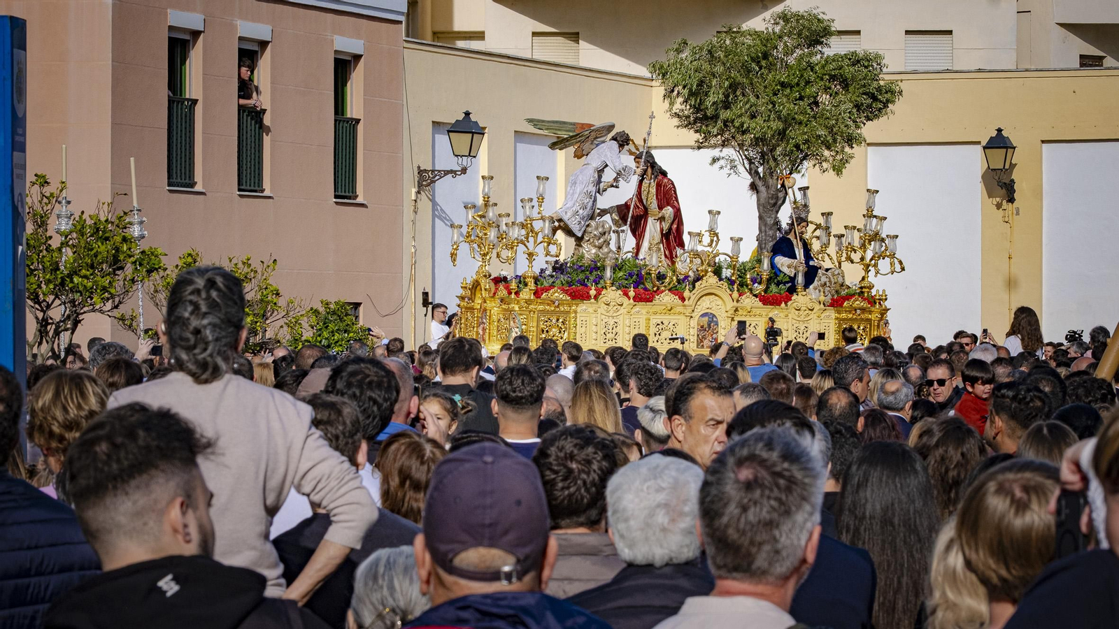 Imágenes de la salida de El Huerto en la Semana Santa de Cádiz 2025