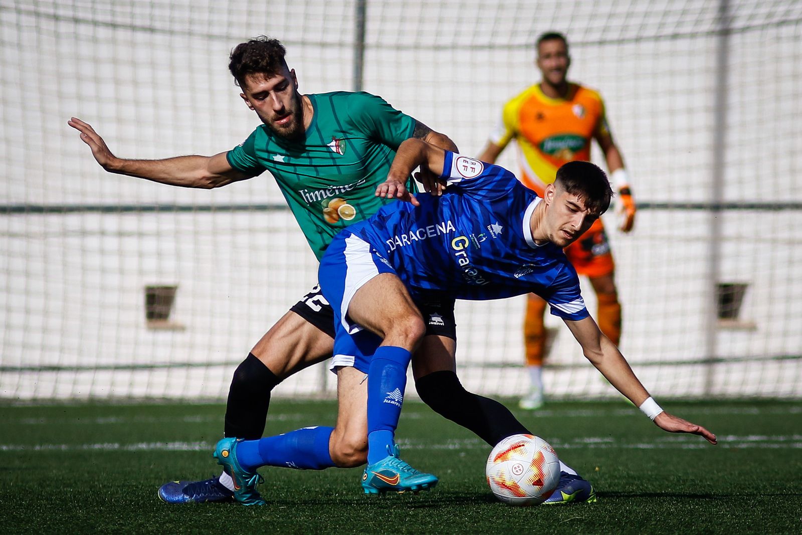 Imagen del derbi entre el Huétor-Vega y el Maracena.