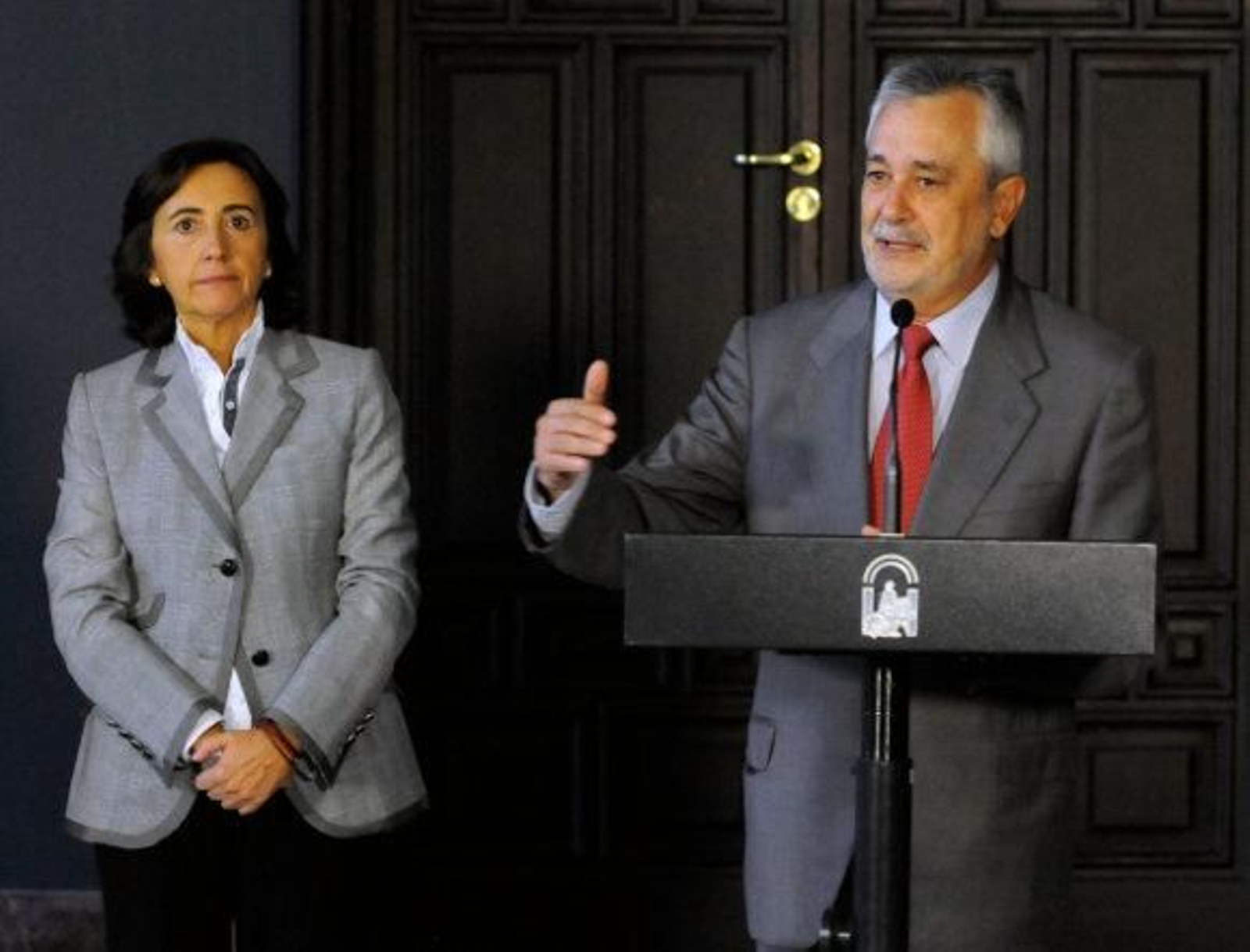 Rosa Aguilar se reunirá con Griñán para buscar soluciones a "temas pendientes" en Andalucía