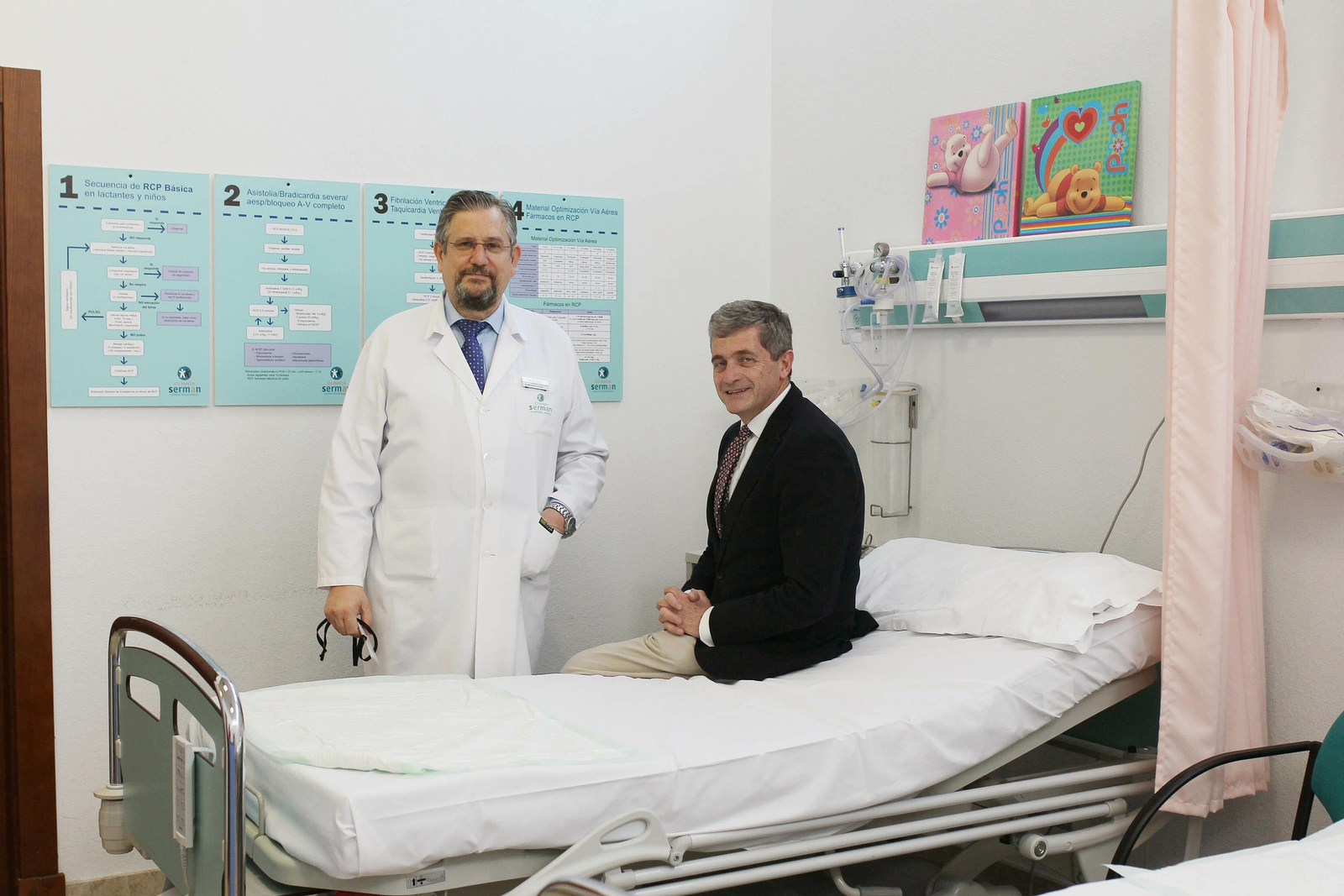 El Dr. Jaime Serrano del Río, director médico del Hospital Serman, y el Dr. Manuel Baca, coordinador del nuevo servicio de pediatría.