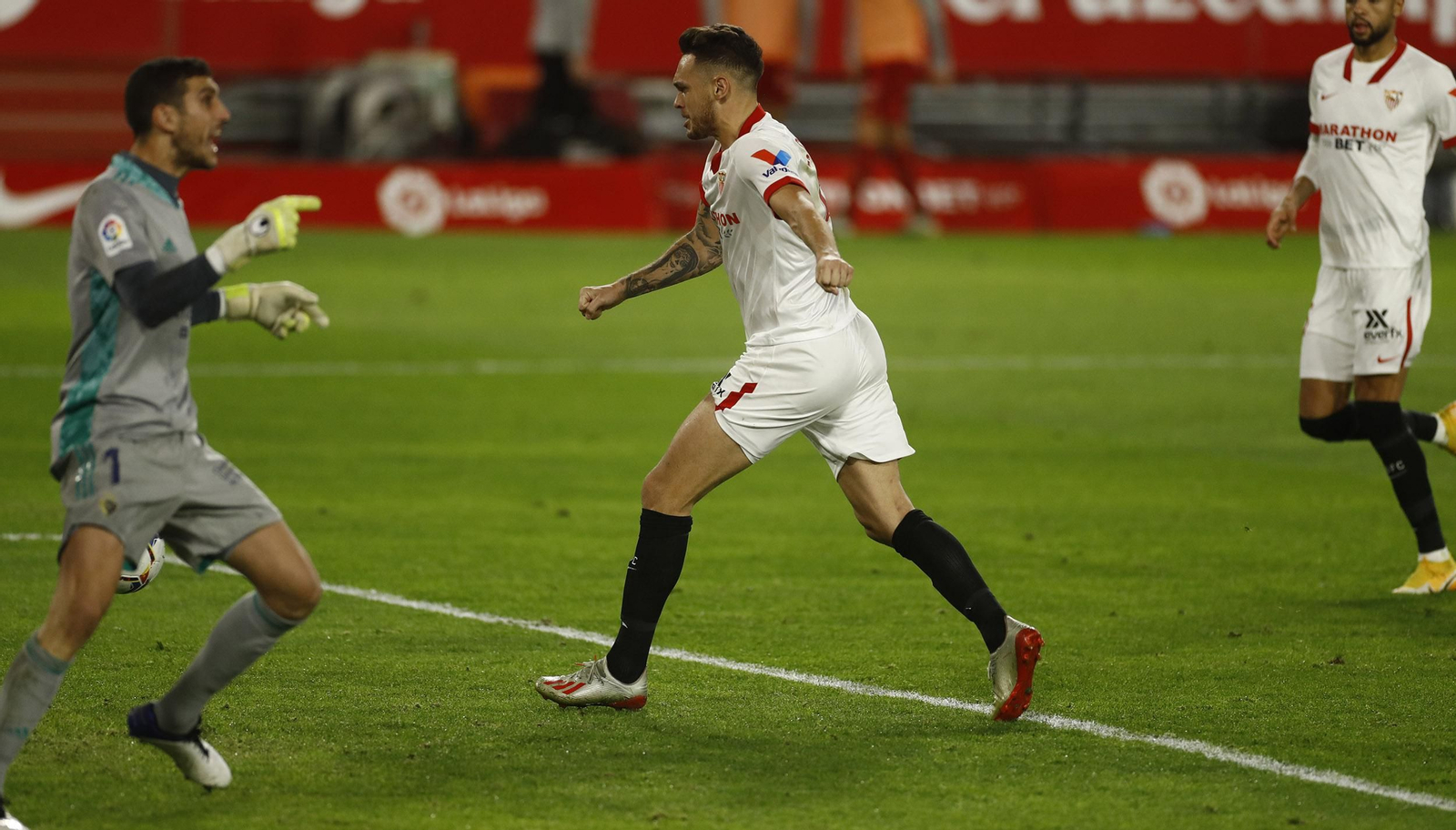 Ocampos explota de júbilo tras marcar el segundo lanzamiento. Ocampos explota de júbilo tras marcar el segundo lanzamiento.
