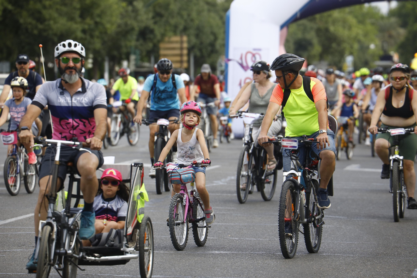 Marcha ciclista del Día de la Bicicleta en Córdoba, en imágenes