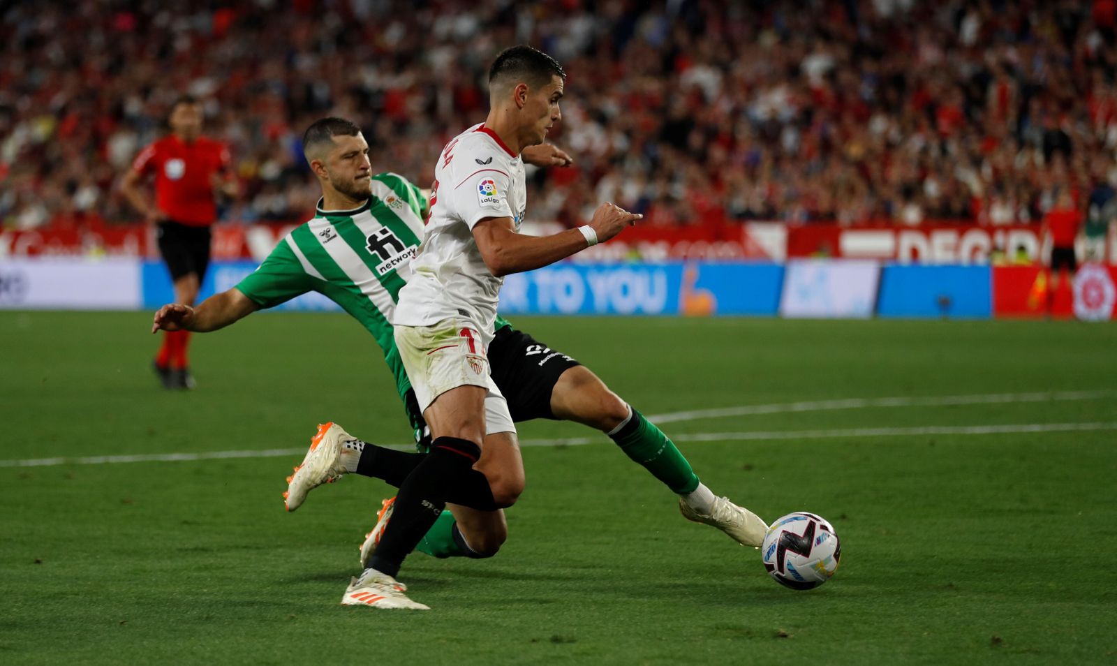 Lamela se escapa de Guido Rodríguez.