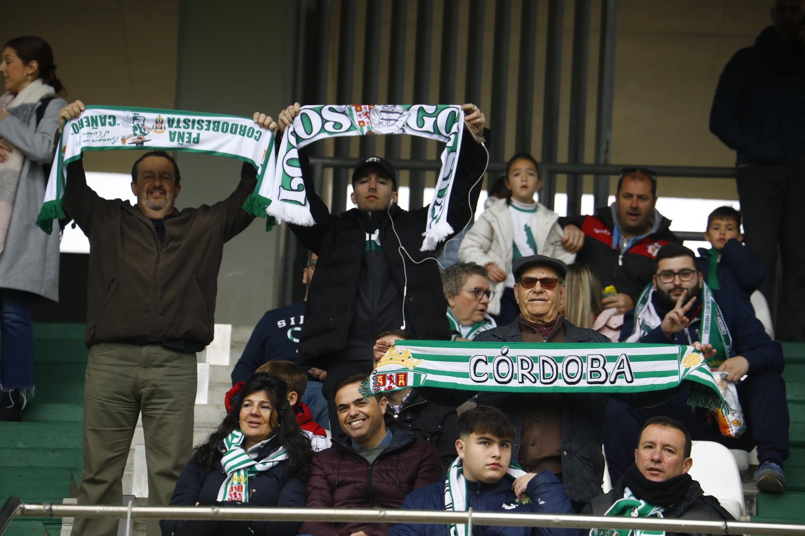 El ambiente en las gradas de El Arcángel para el Córdoba CF - Cultural Leonesa, en imágenes