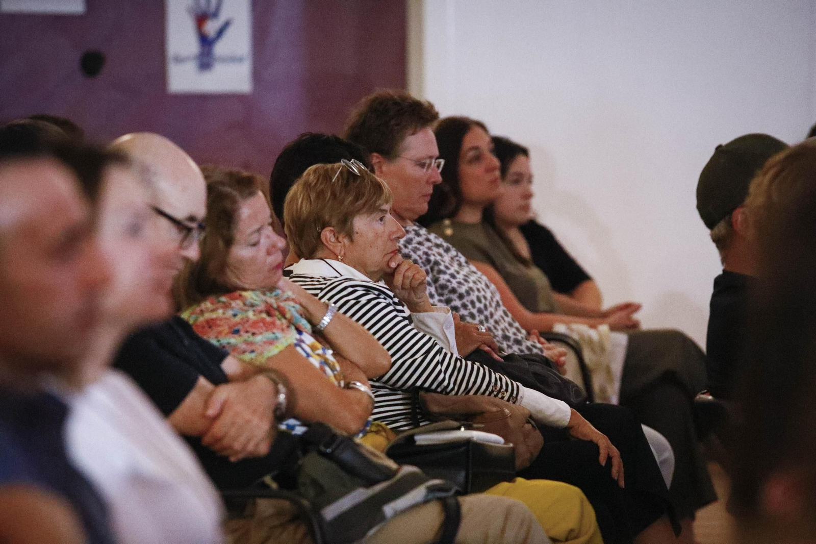 Las imágenes de la presentación del libro "El Clan" de Carmen Mola en Mojácar