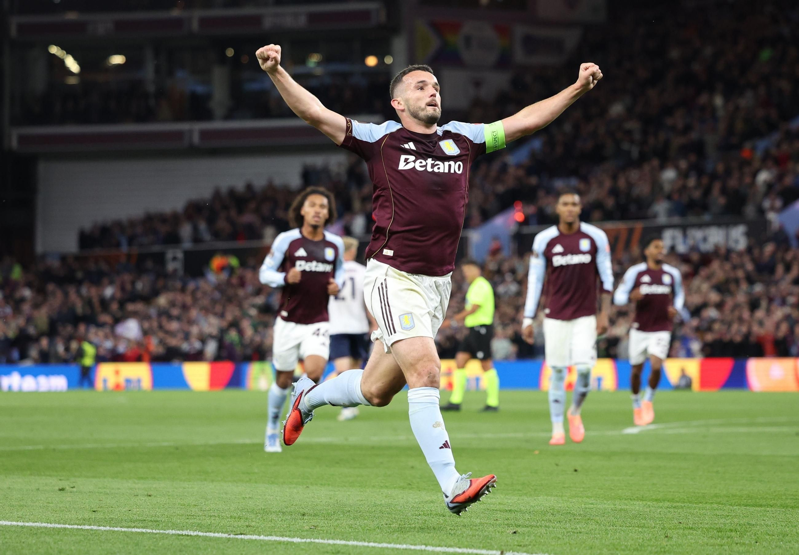 Aston Villa-Bolonia (24).jpg