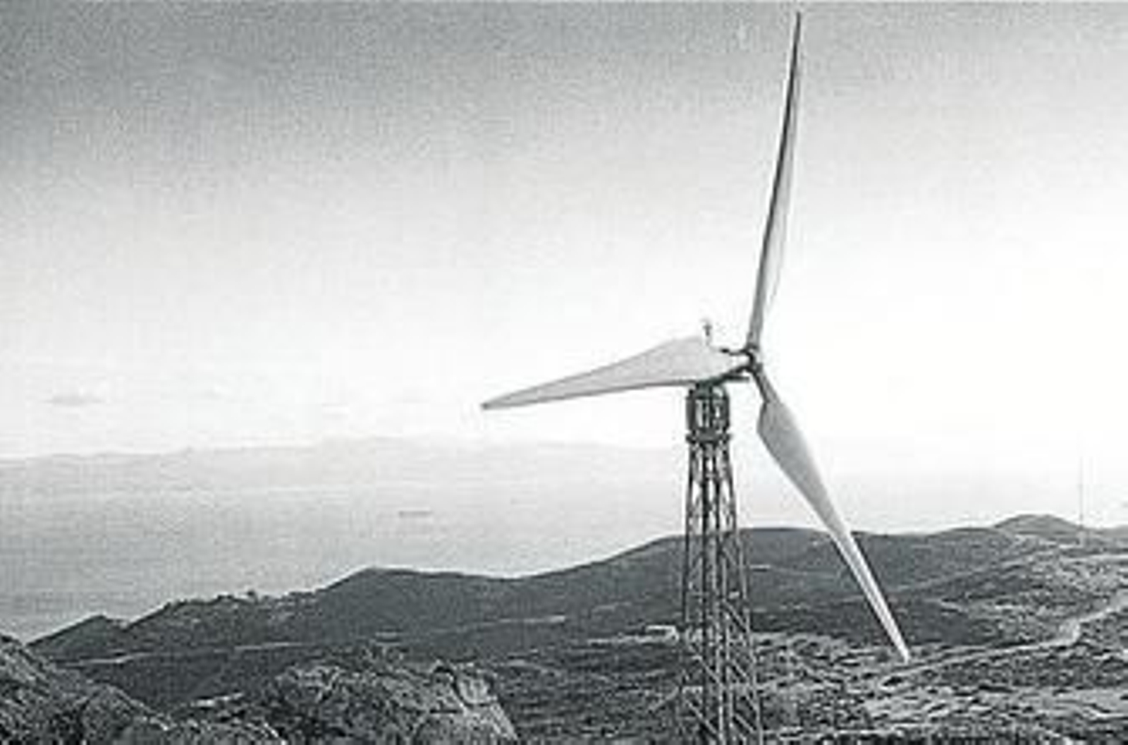 1985 Primer ensayo con éxito de la central eólica de Tarifa