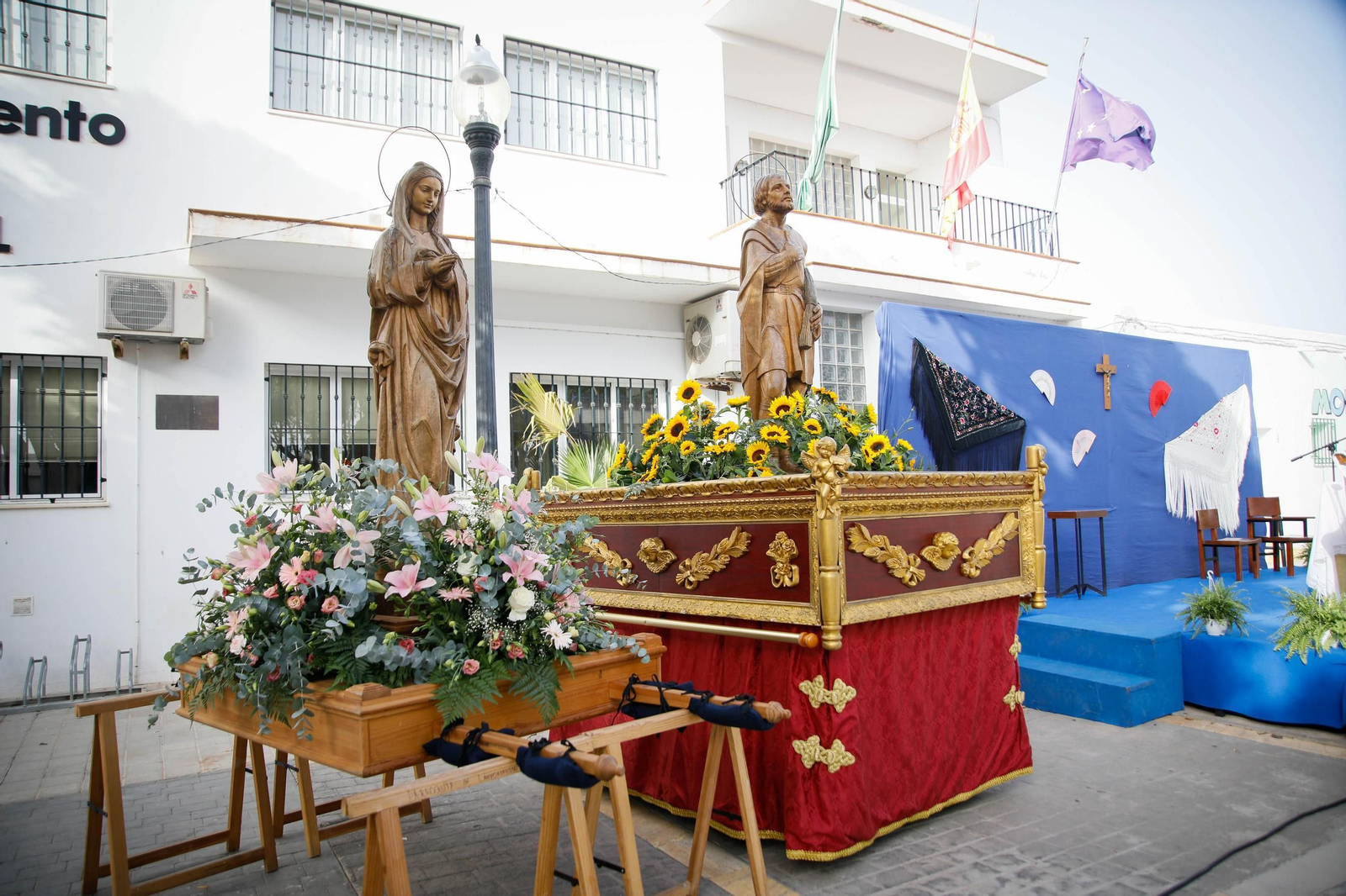 Ofrenda floral y misa durante la última jornada de las fiestas de Campohermoso Ofrenda floral y misa durante la última jornada de las fiestas de Campohermoso