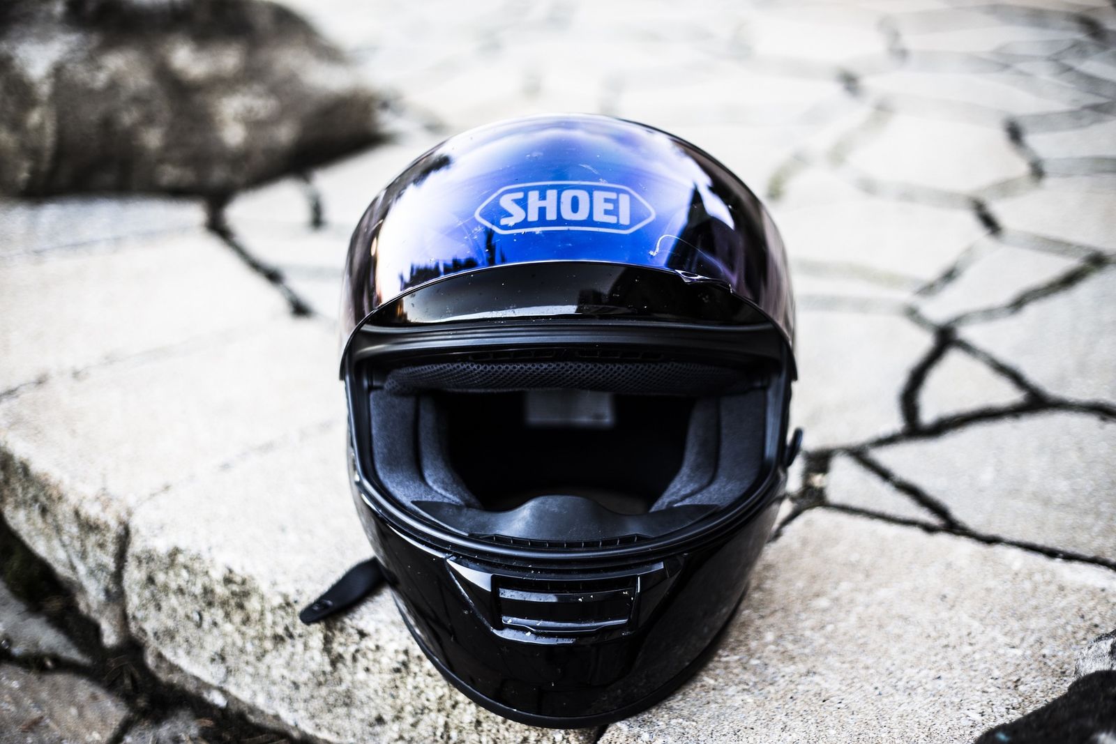 Casco con airbag integrado: cómo funciona y dónde conseguirlo