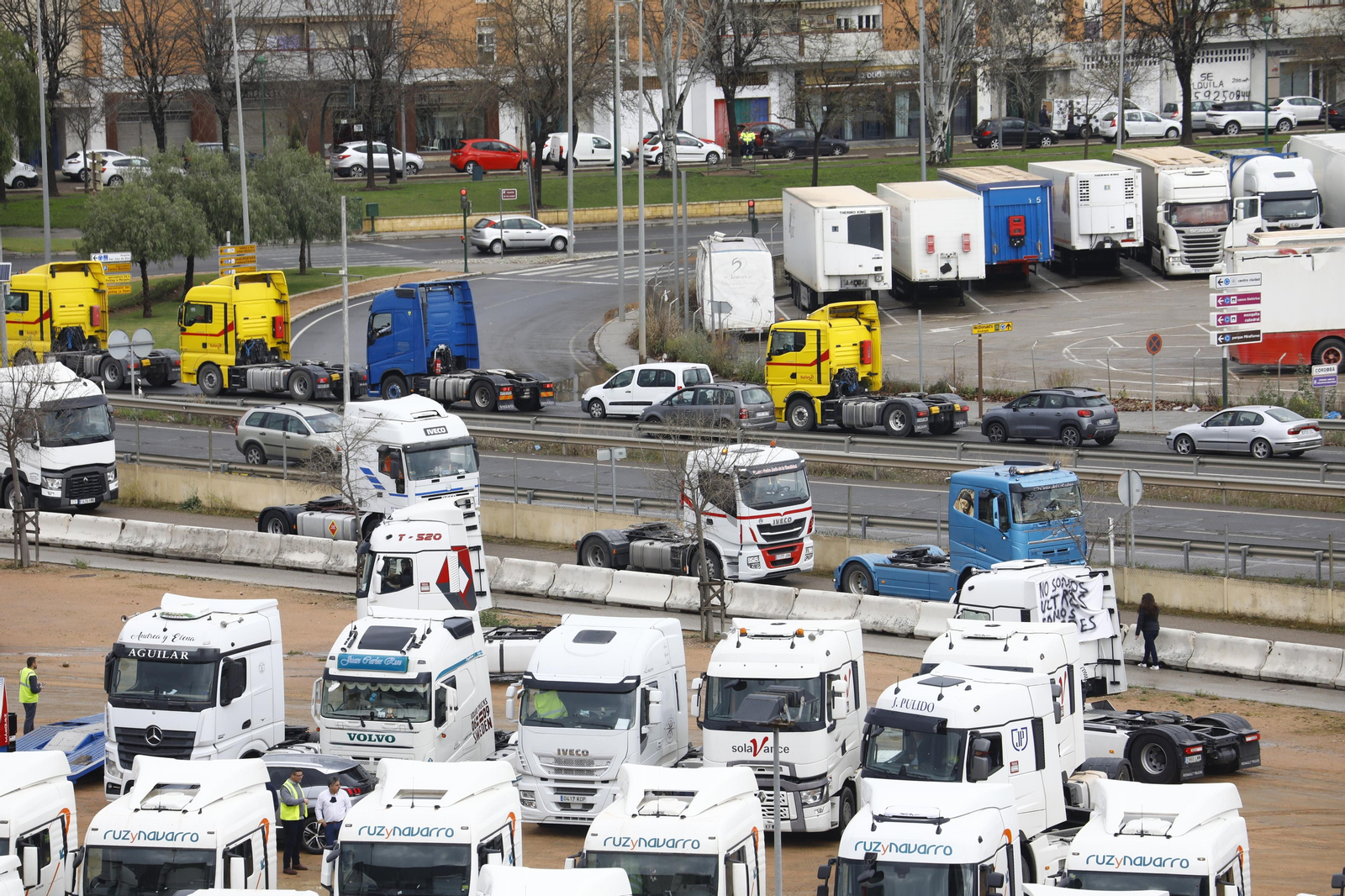 Cientos de camiones se concentran en Córdoba: las imágenes de una protesta multitudinaria