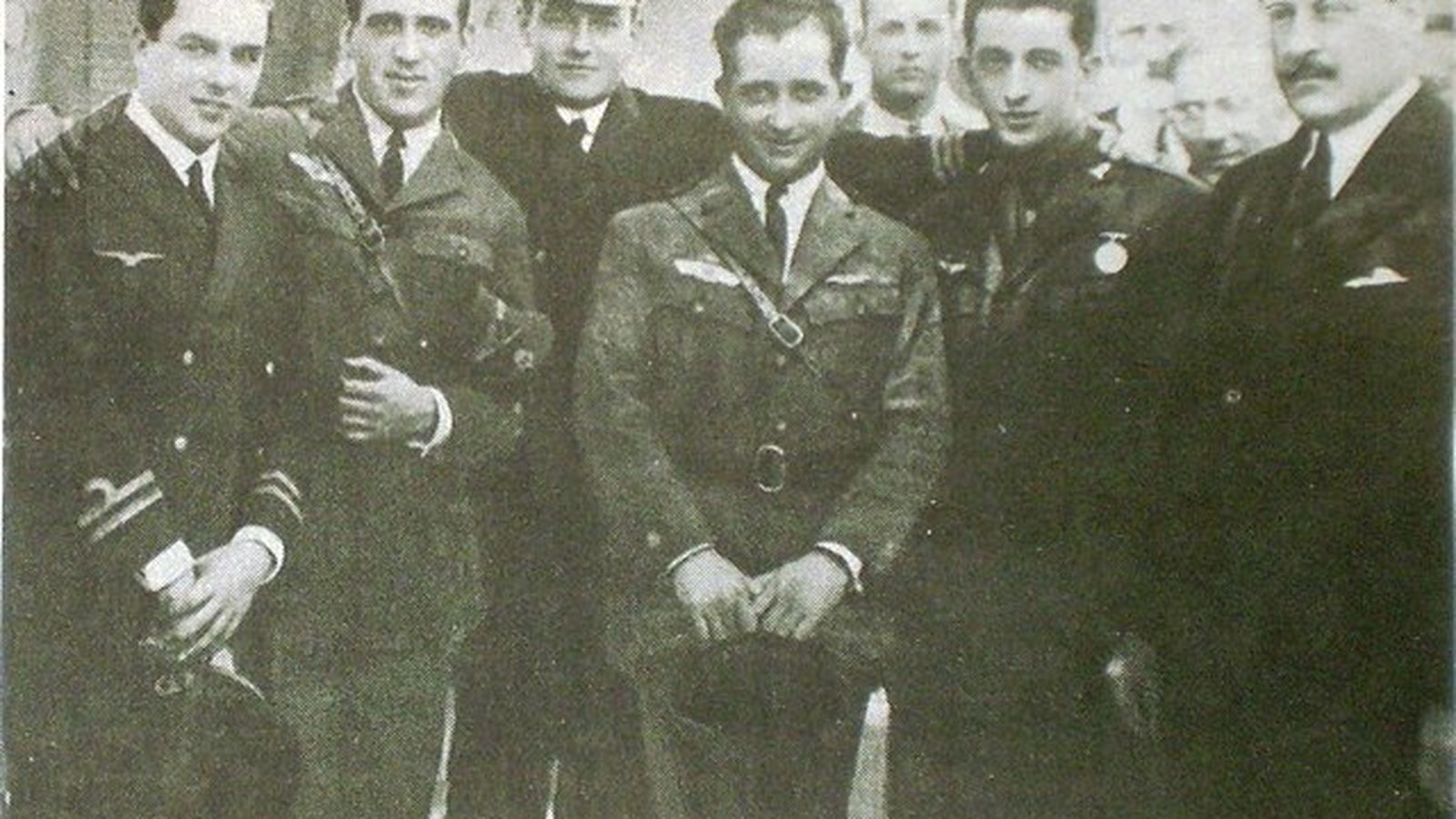 Tripulación del Plus Ultra. Durán y Ruiz de Alda, a la izquierda. Franco, en el centro, y a su izquierda Pablo Rada.