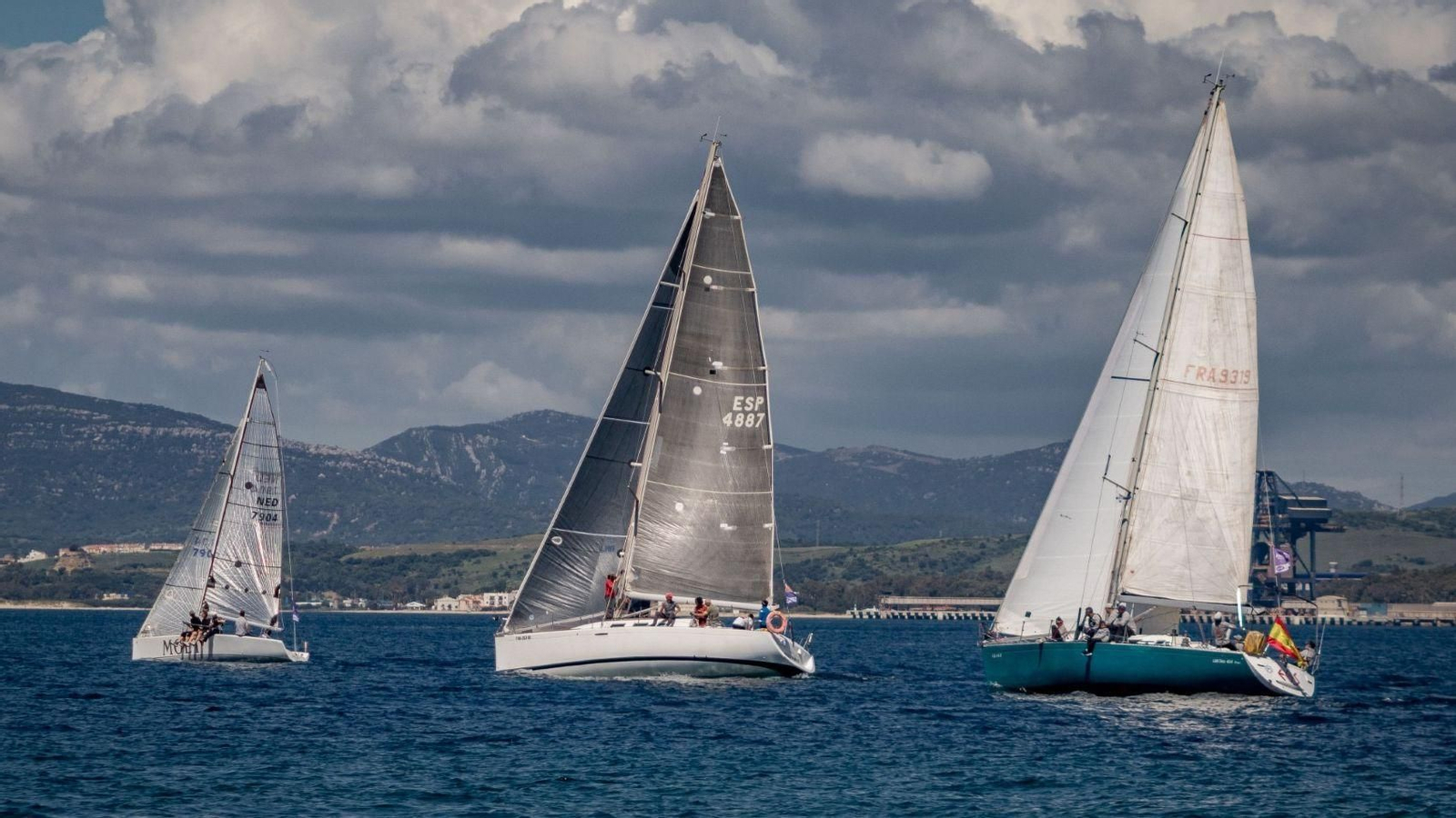 Un instante de la regata del Interclubs del RCN de La Línea. Un instante de la regata del Interclubs del RCN de La Línea.