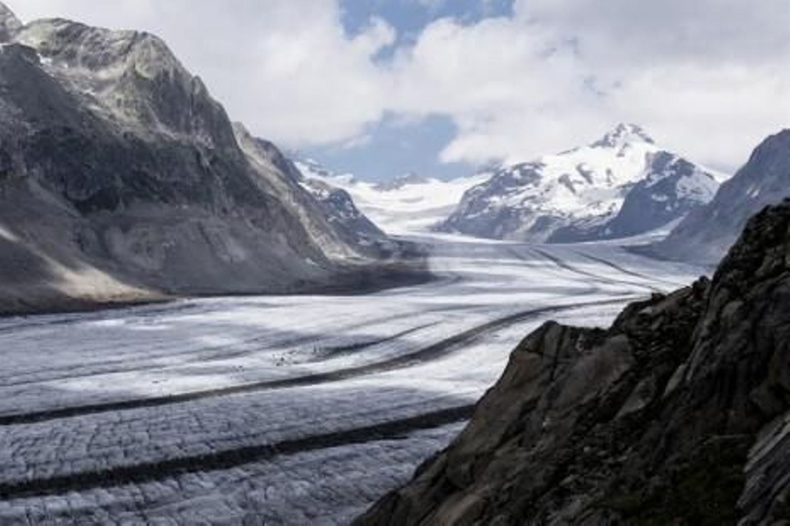 La desaparición de glaciares es un proceso irreversible por el calentamiento. La desaparición de glaciares es un proceso irreversible por el calentamiento.