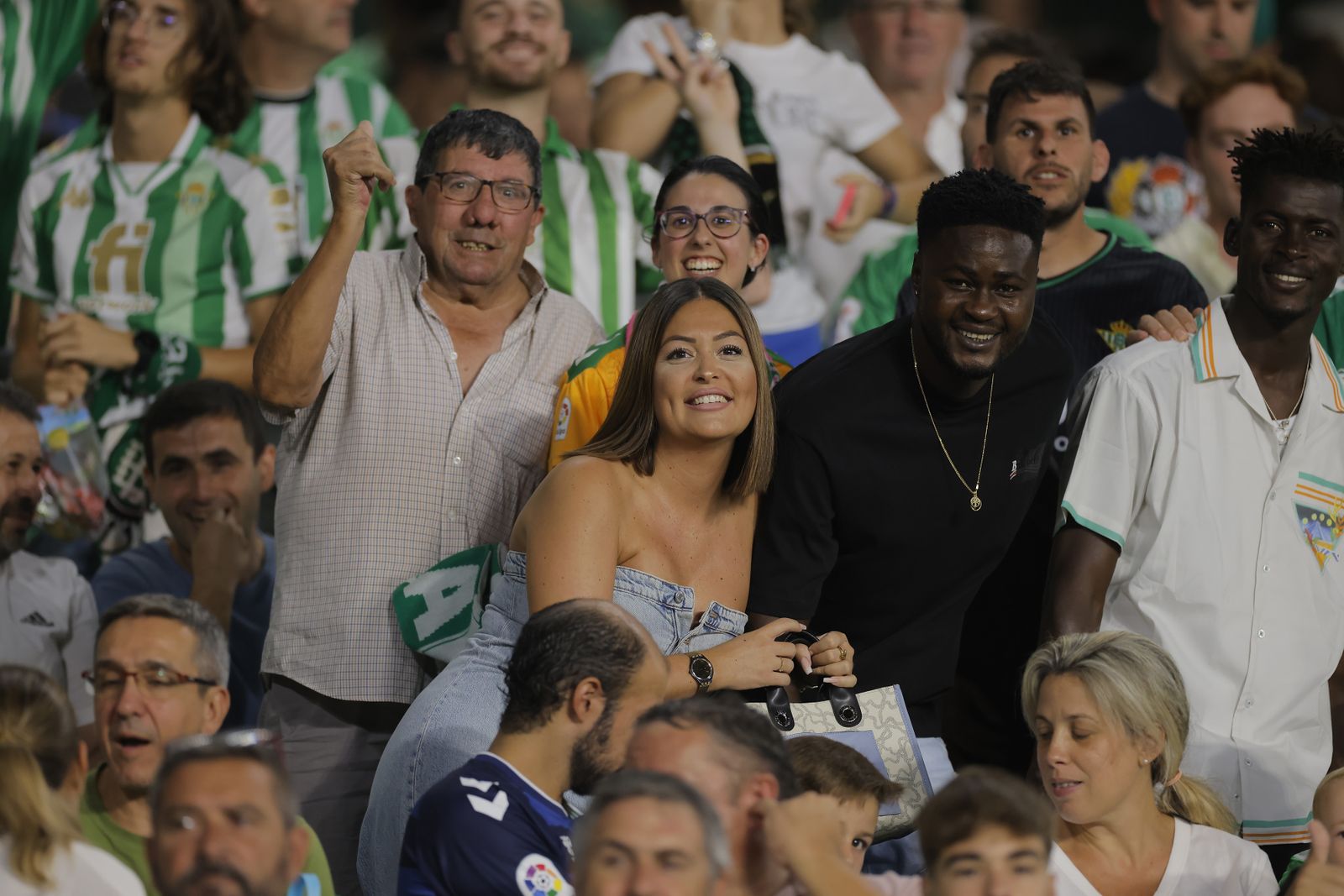Búscate en las fotos del Betis-Valencia