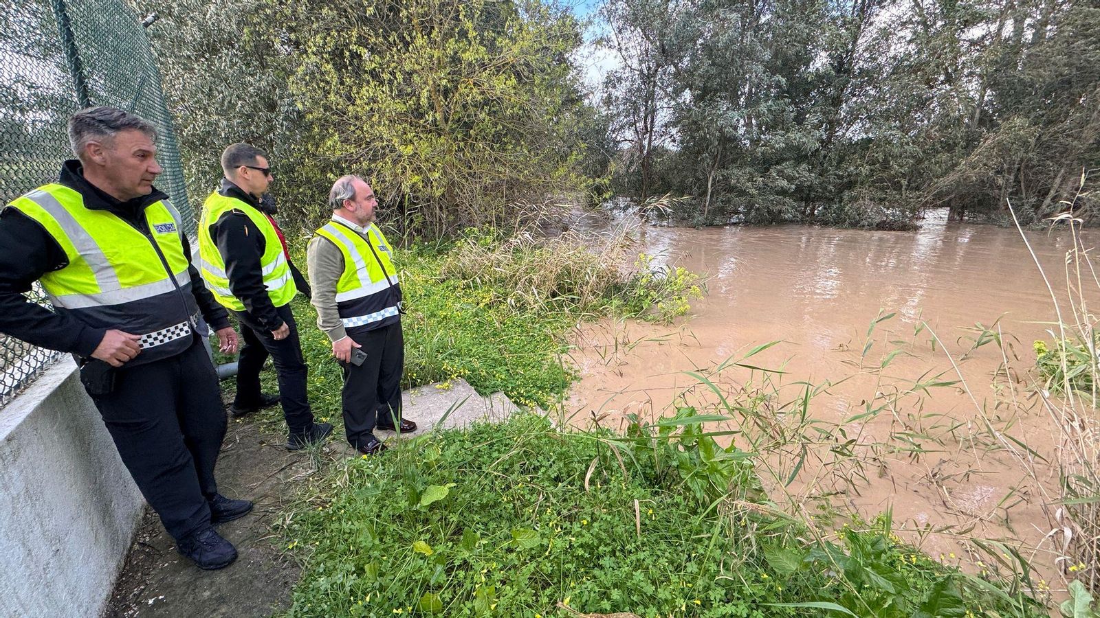 Alberto Sanromán en uno de los tramos del Guadaíra vigilados.