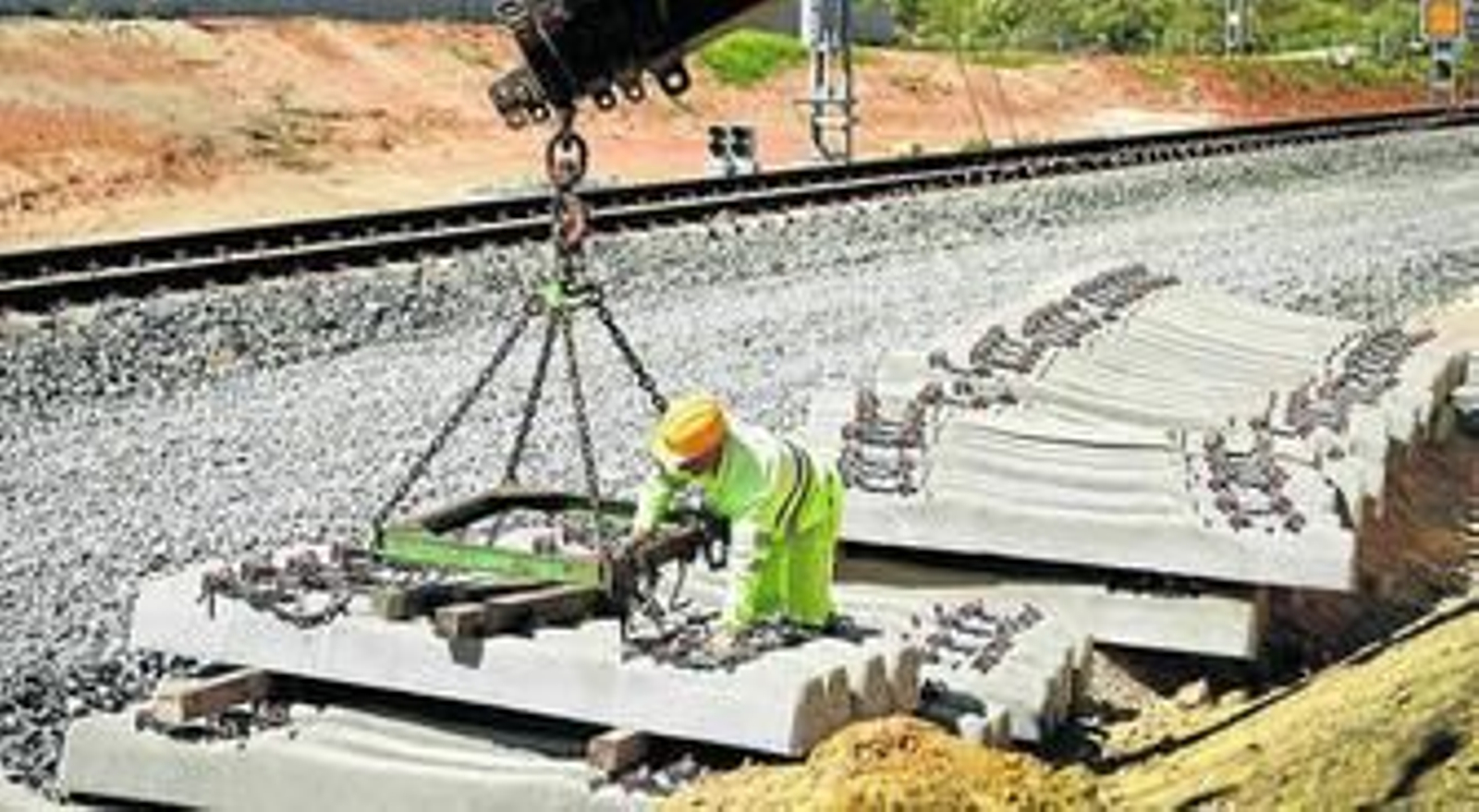 El Gobierno socialista admitió a mediados de 2011 que era imposible acabar el trazado en el plazo anunciado, antes de 2012.