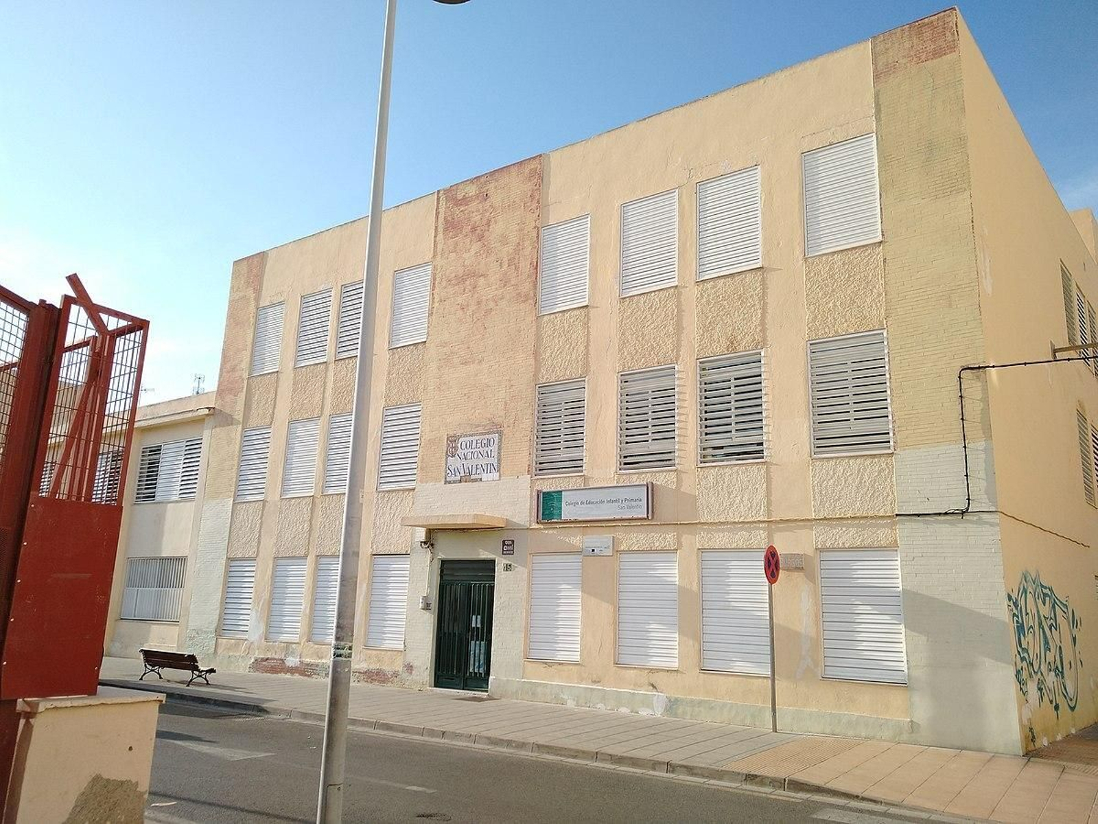 El Colegio San Valentín  de la capital cierra por deficiencias en su estructura