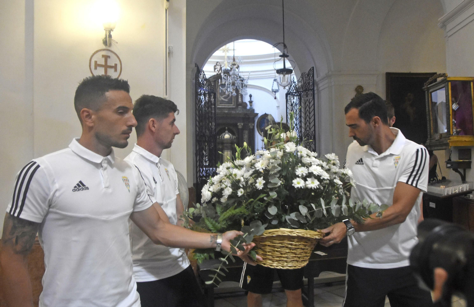 La ofrenda floral del Córdoba CF a San Rafael, en imágenes