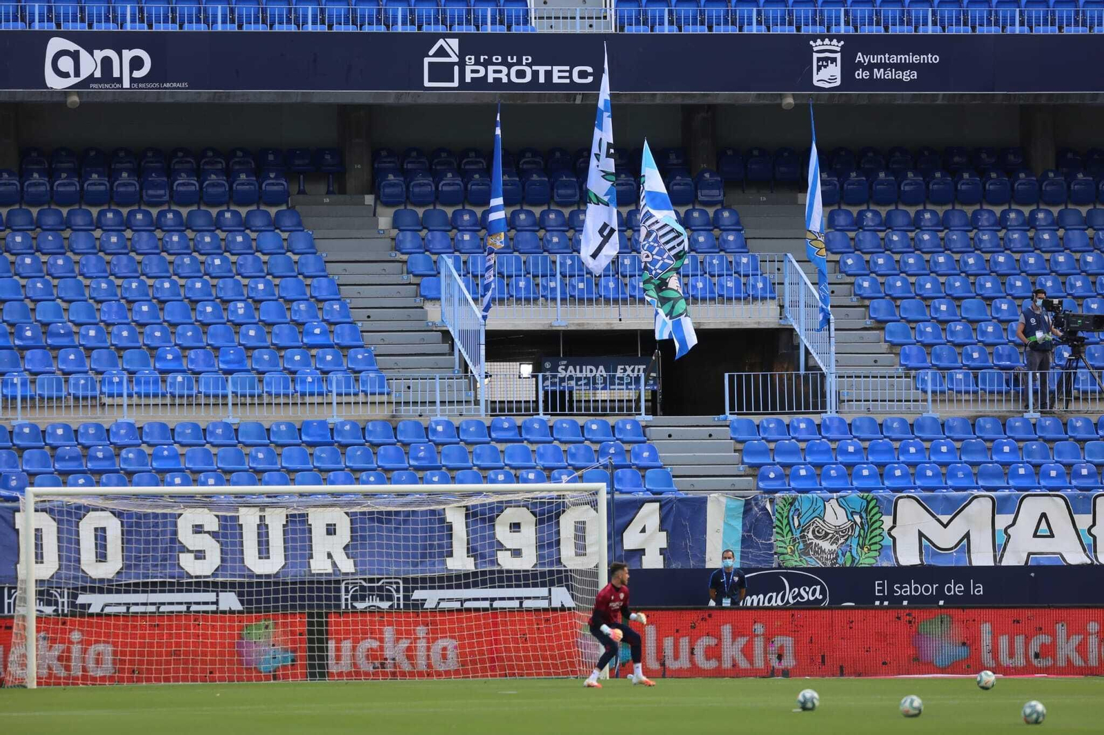 Galería: Llegada del equipo a La Rosaleda antes del Málaga CF-SD Huesca