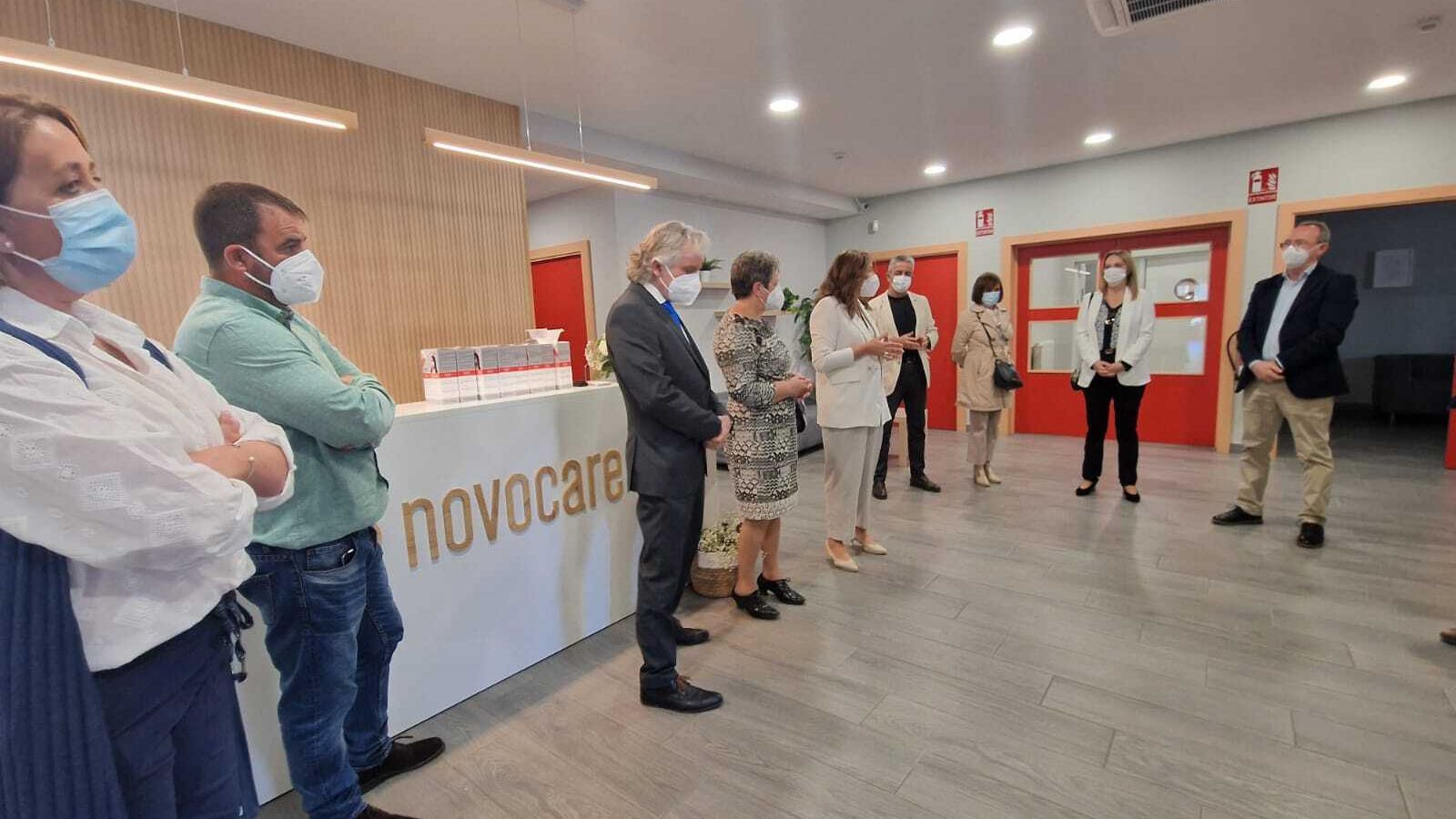 Patro Wals, gerente de Novocare, ha realizado una visita guiada por las instalaciones.