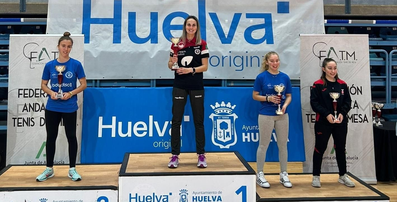Marija Galonja posa en lo más alto del podio en Huelva.