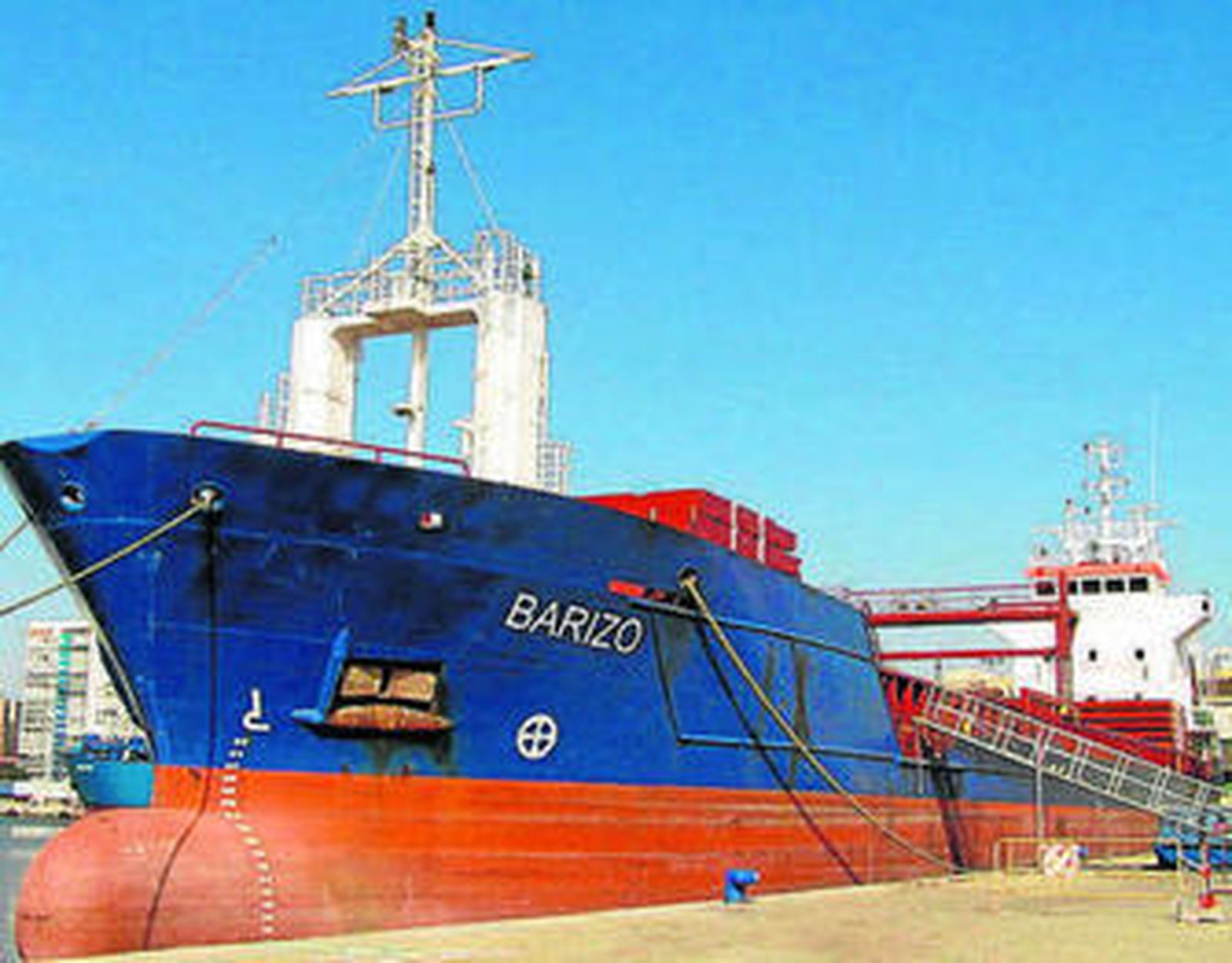 Mercante 'Barizo' atracado en el muelle 3-A3 a la espera de entrar en dique.